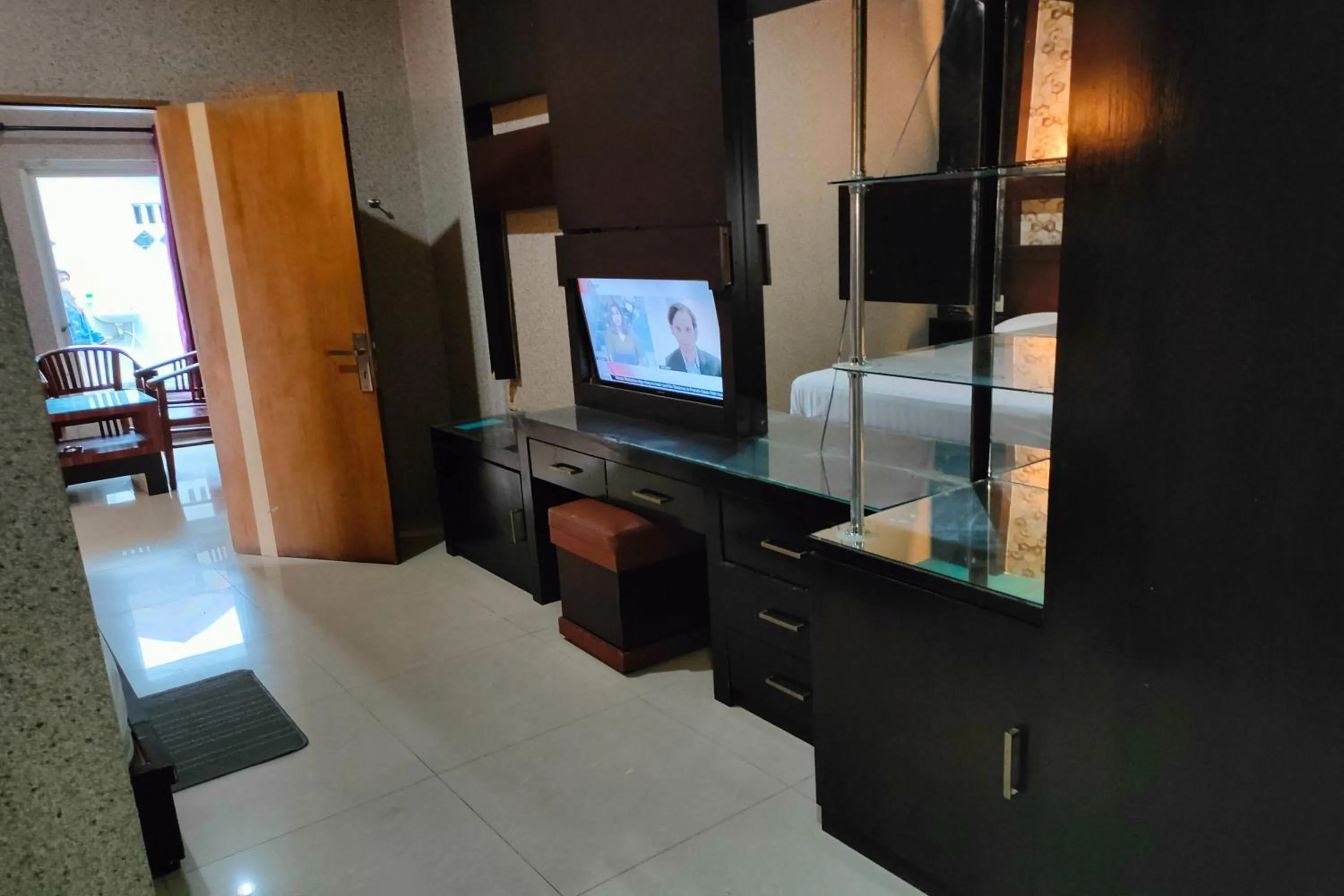 TV and multimedia in Lonari Hotel