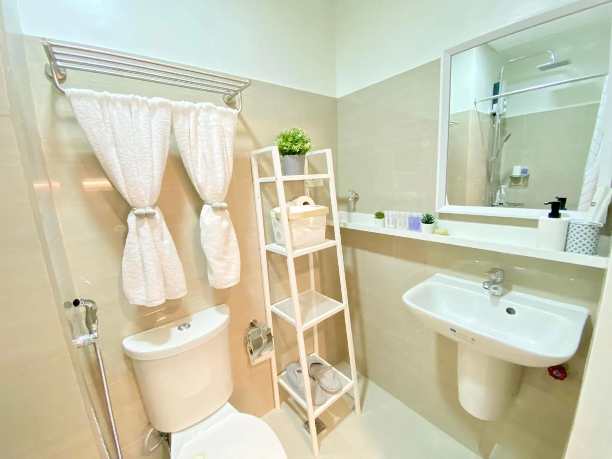 Bathroom in Will’s Place @ Shore2 Residences Mall of Asia