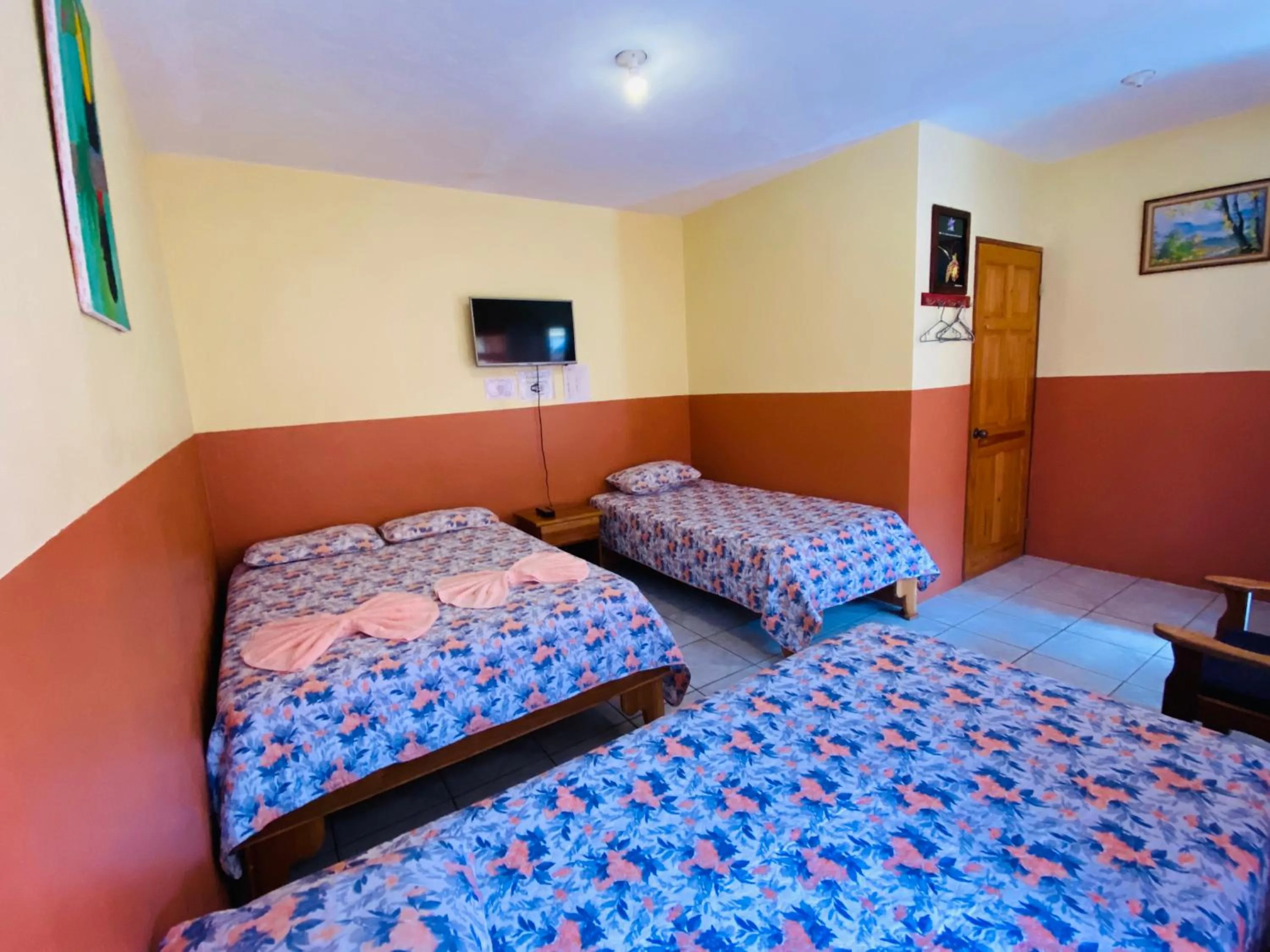 Photo of the whole room, Bed in Hotel La Puesta Del Sol B&B