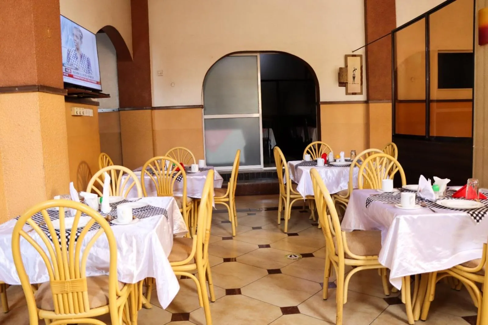 Restaurant/places to eat in Bridge Hotel Mombasa