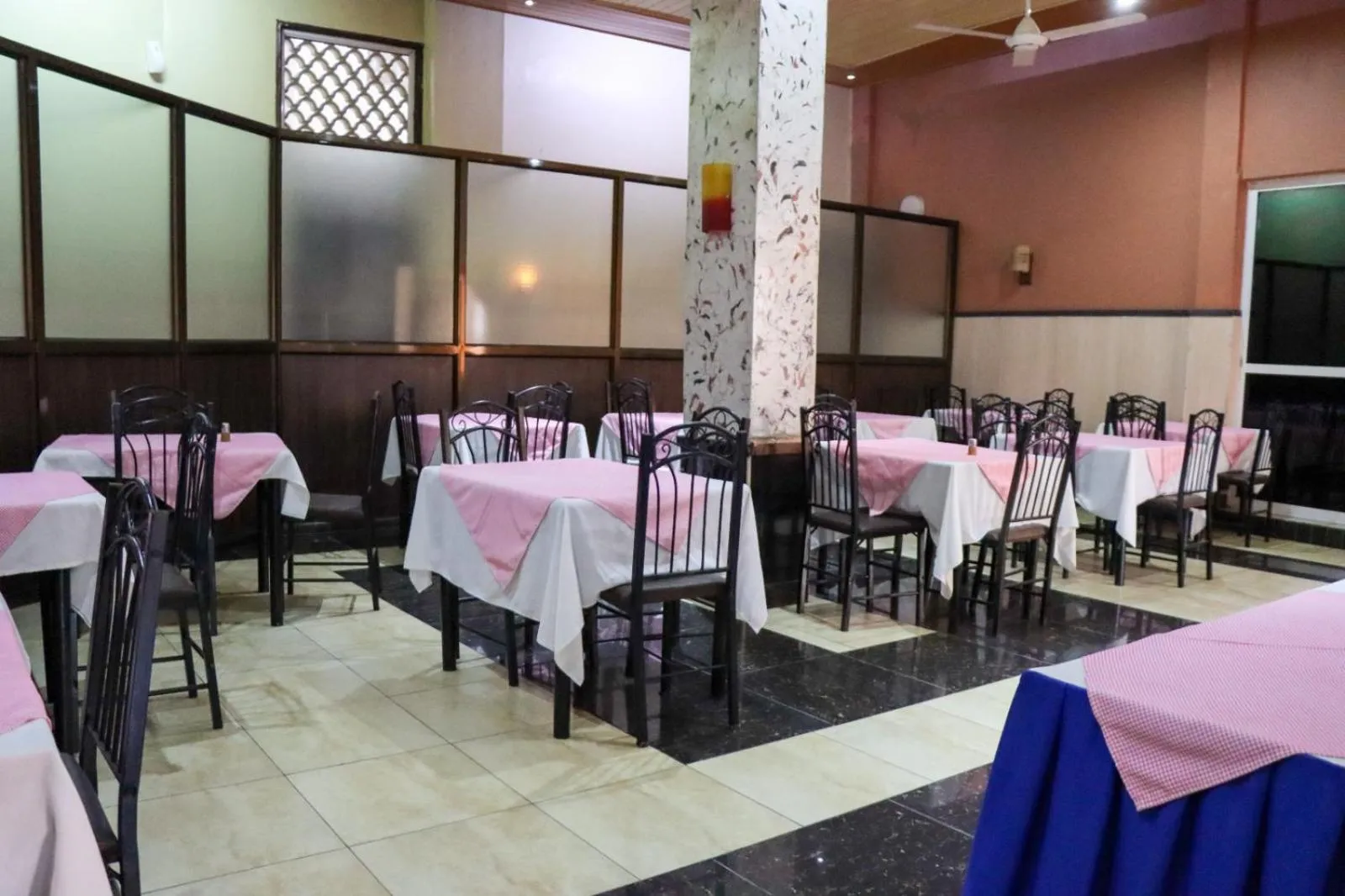 Restaurant/places to eat in Bridge Hotel Mombasa