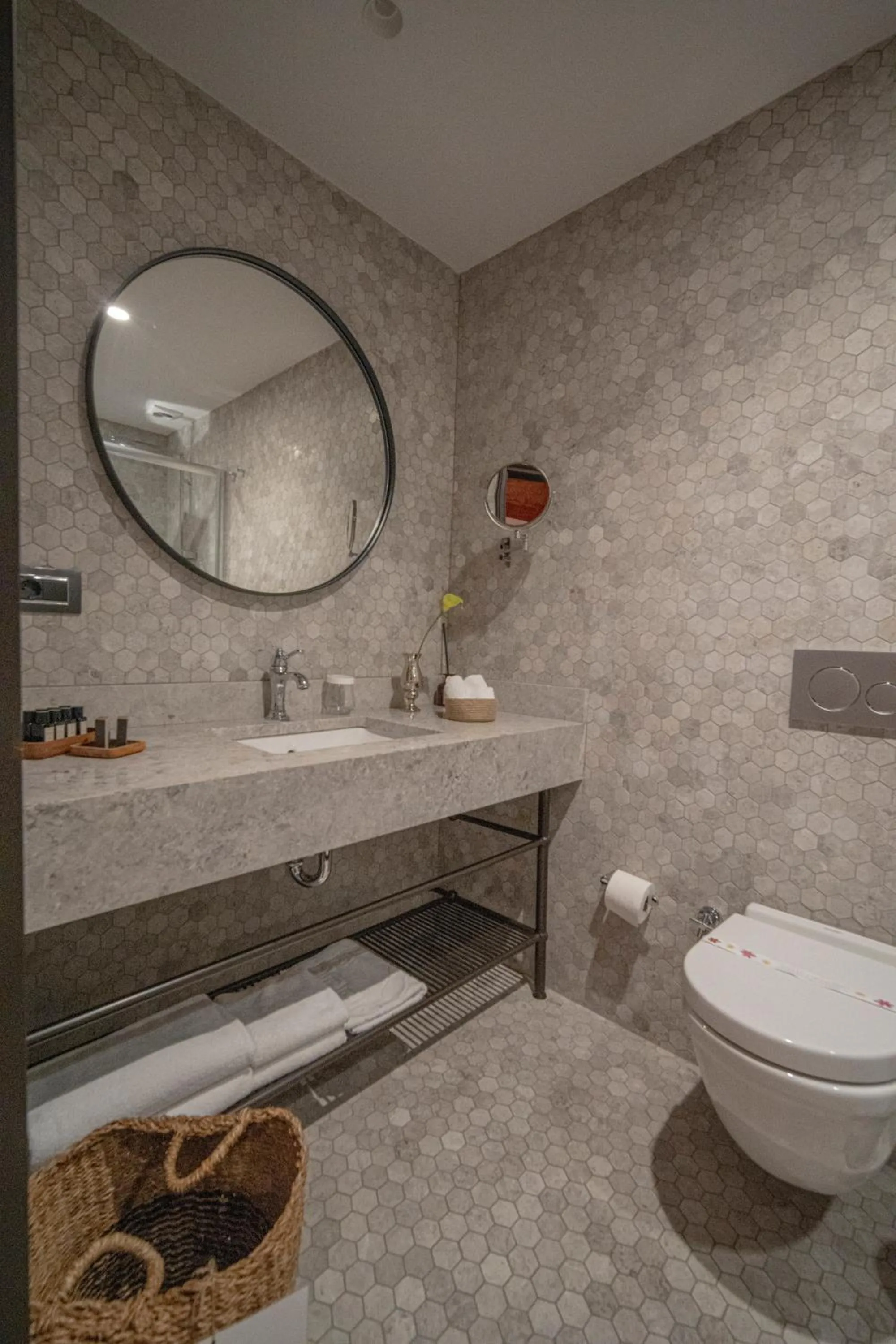 Shower in Han 1772 Hotel