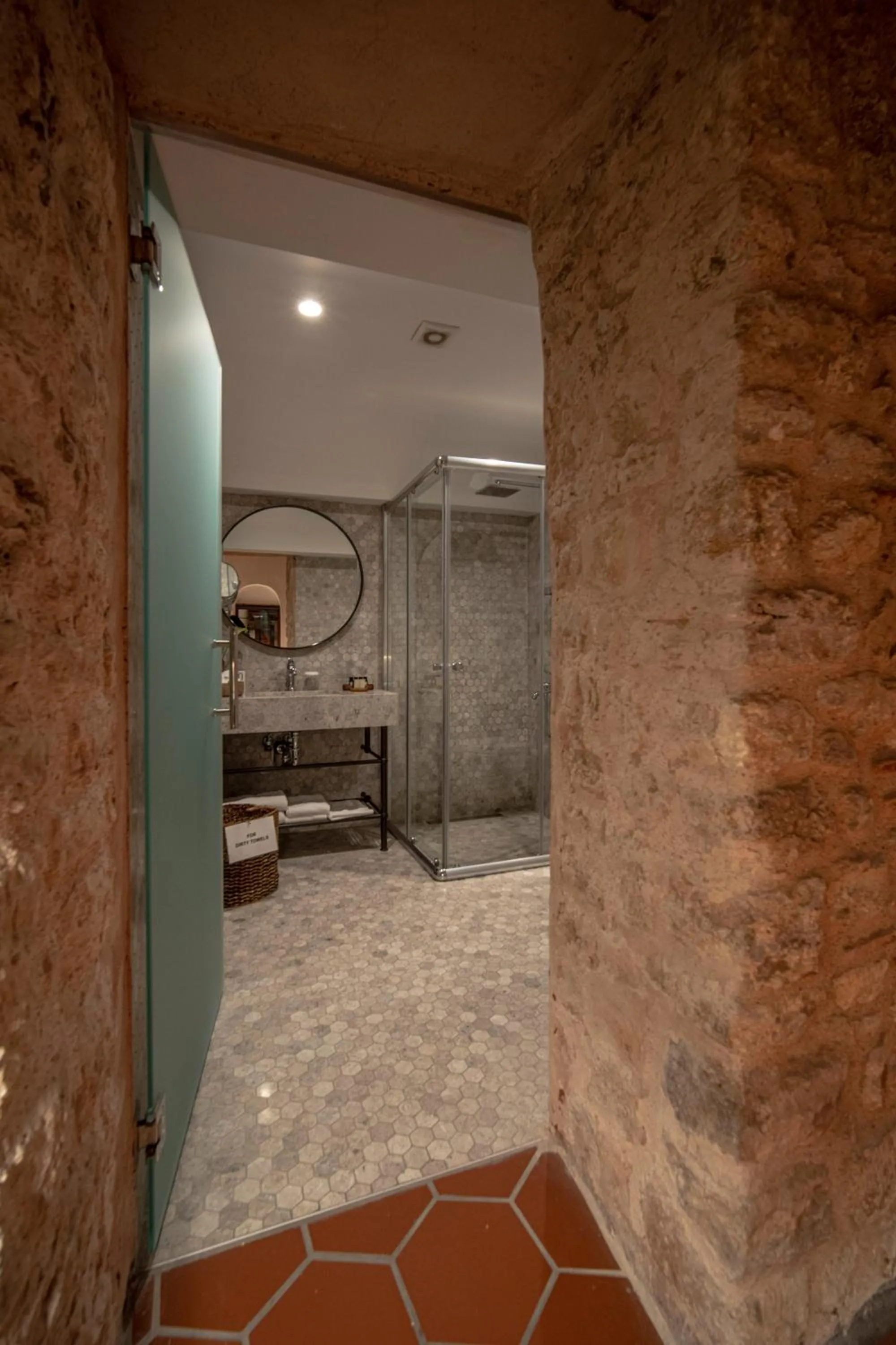 Shower in Han 1772 Hotel