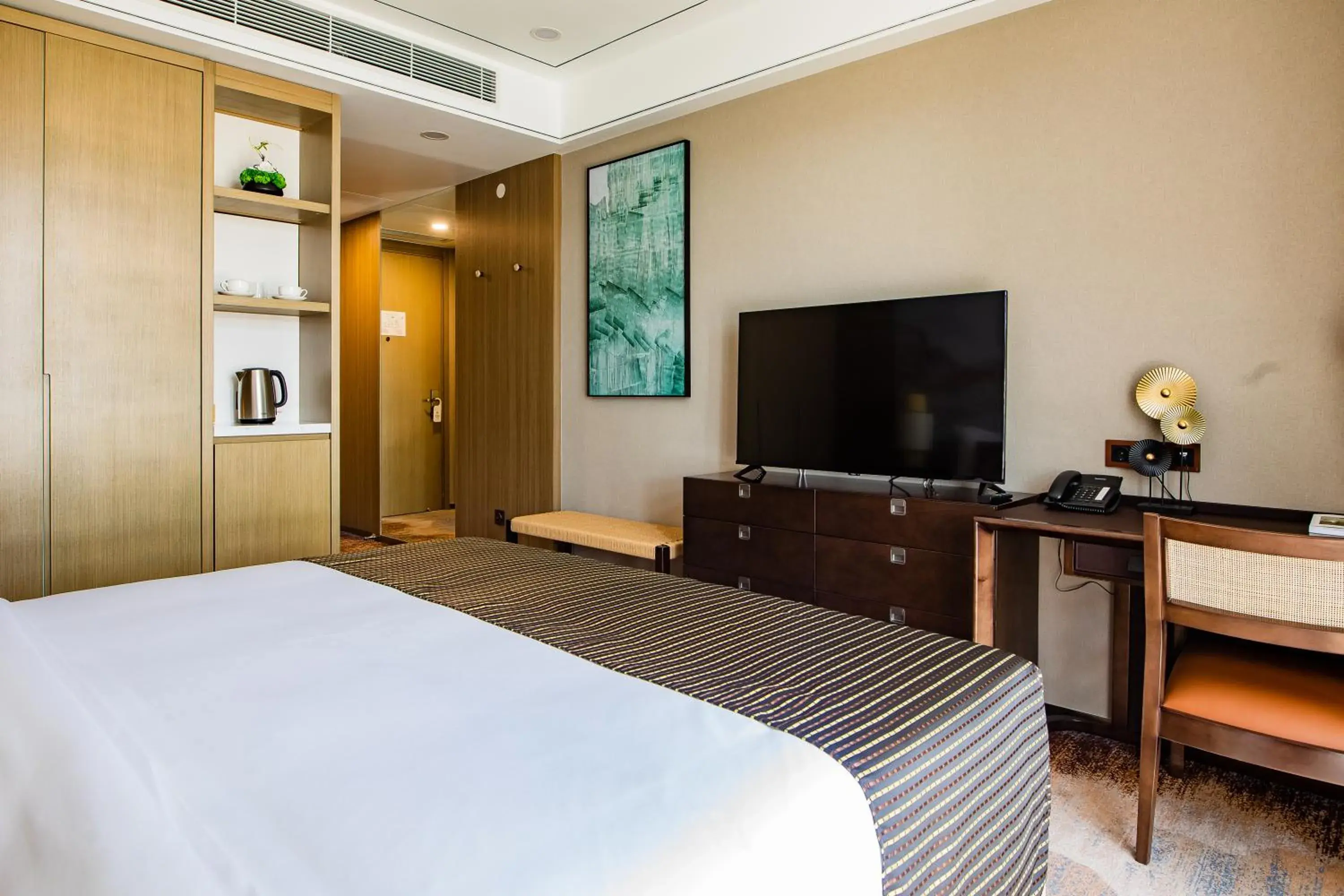 TV and multimedia, Bed in LDS Hotel Belgrade TV and multimedia, Bed in LDS Hotel Belgrade