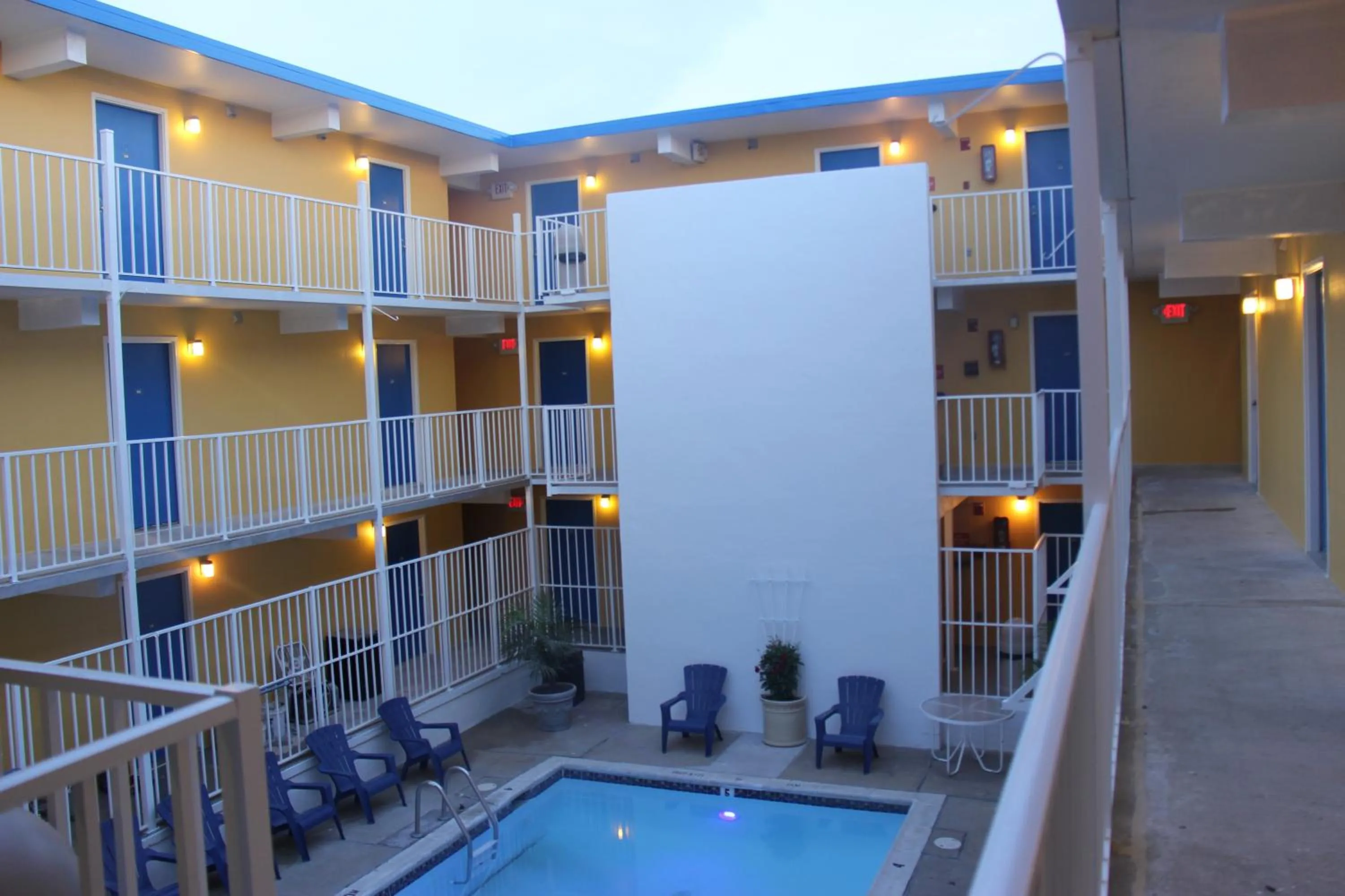 Seaside Inn & Suites