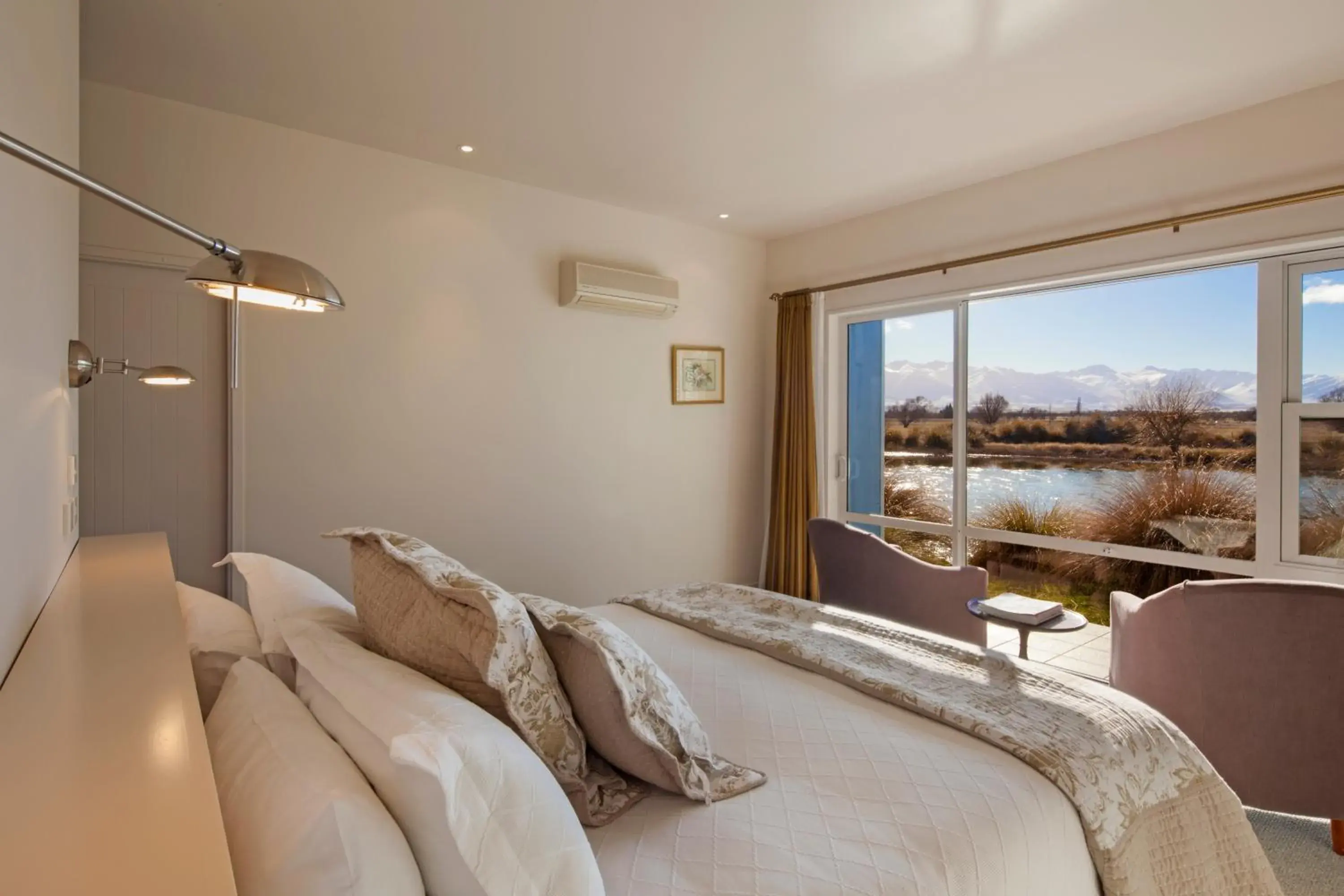 Photo of the whole room, Bed in Matuka Lodge Photo of the whole room, Bed in Matuka Lodge