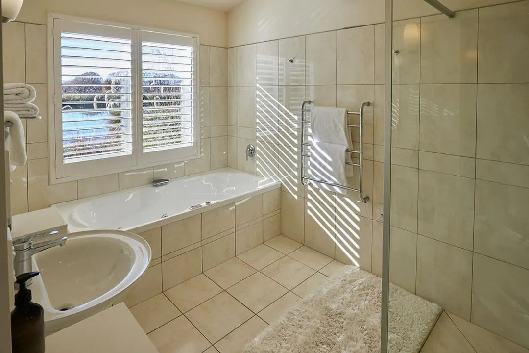 Bathroom in Matuka Lodge