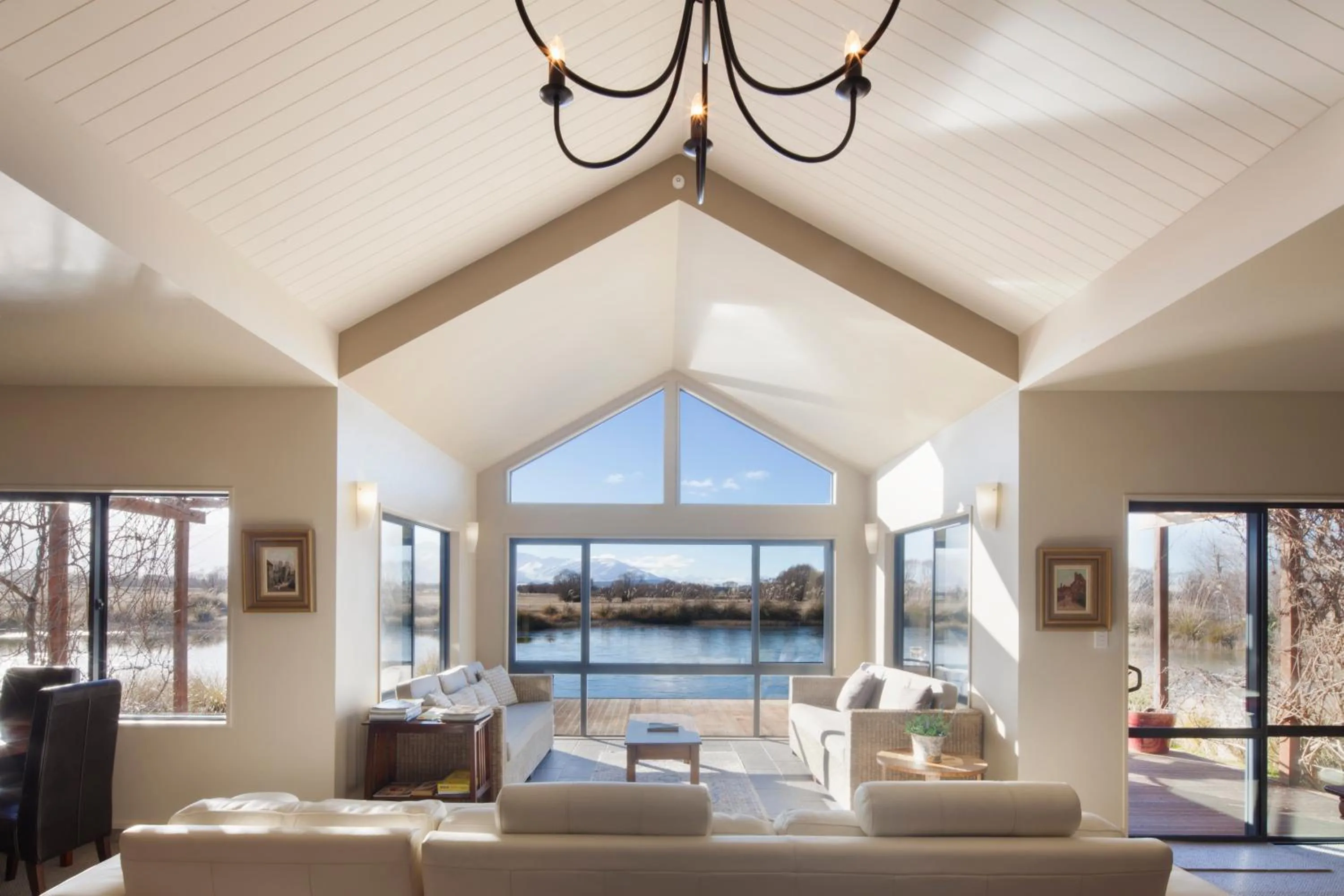 Lounge or bar in Matuka Lodge