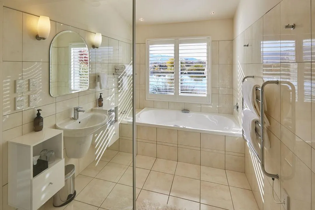 Bathroom in Matuka Lodge