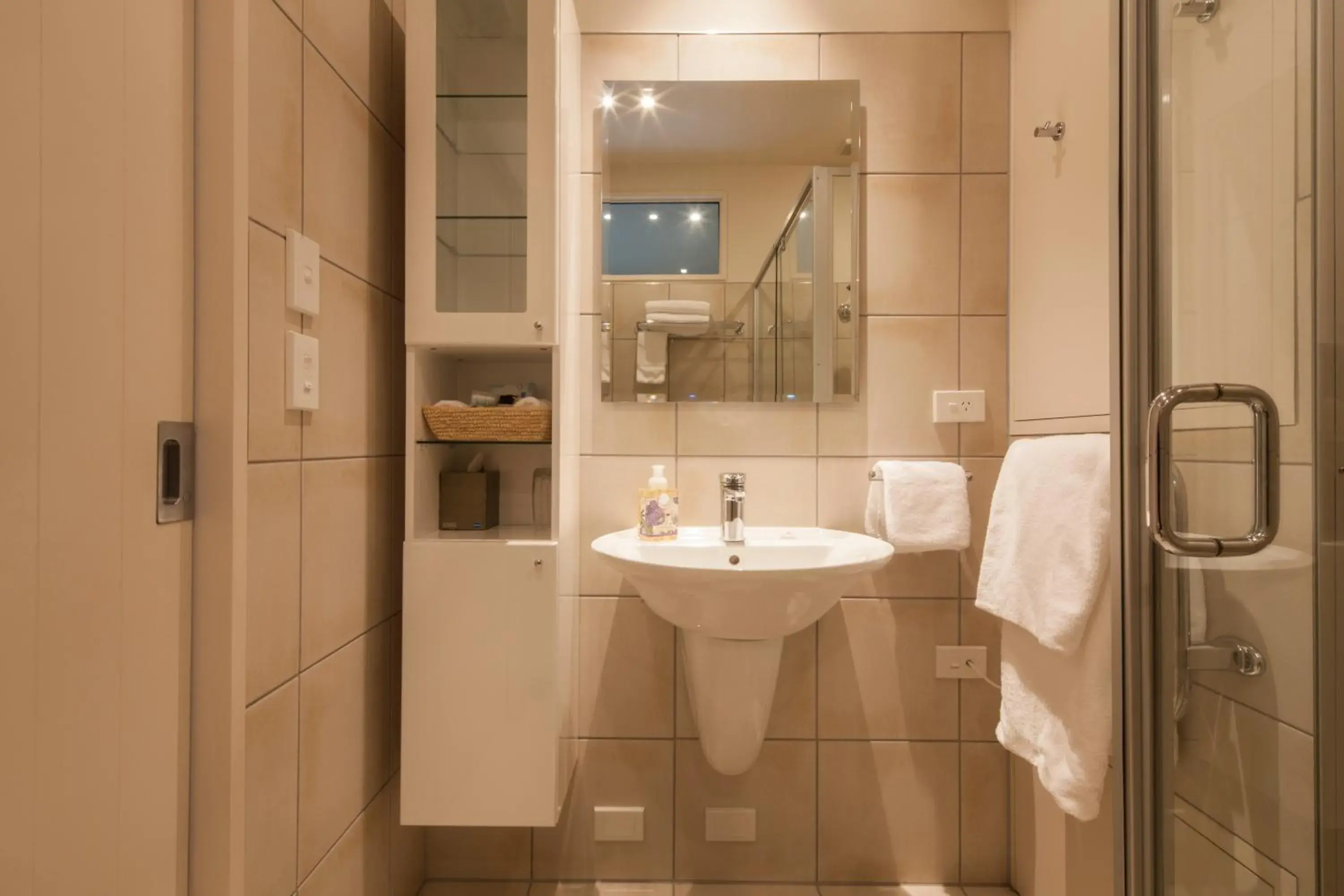 Bathroom in Matuka Lodge Bathroom in Matuka Lodge