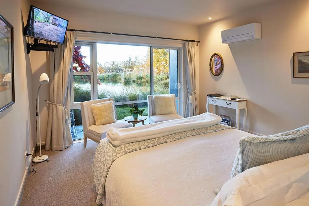 Bedroom, Bed in Matuka Lodge