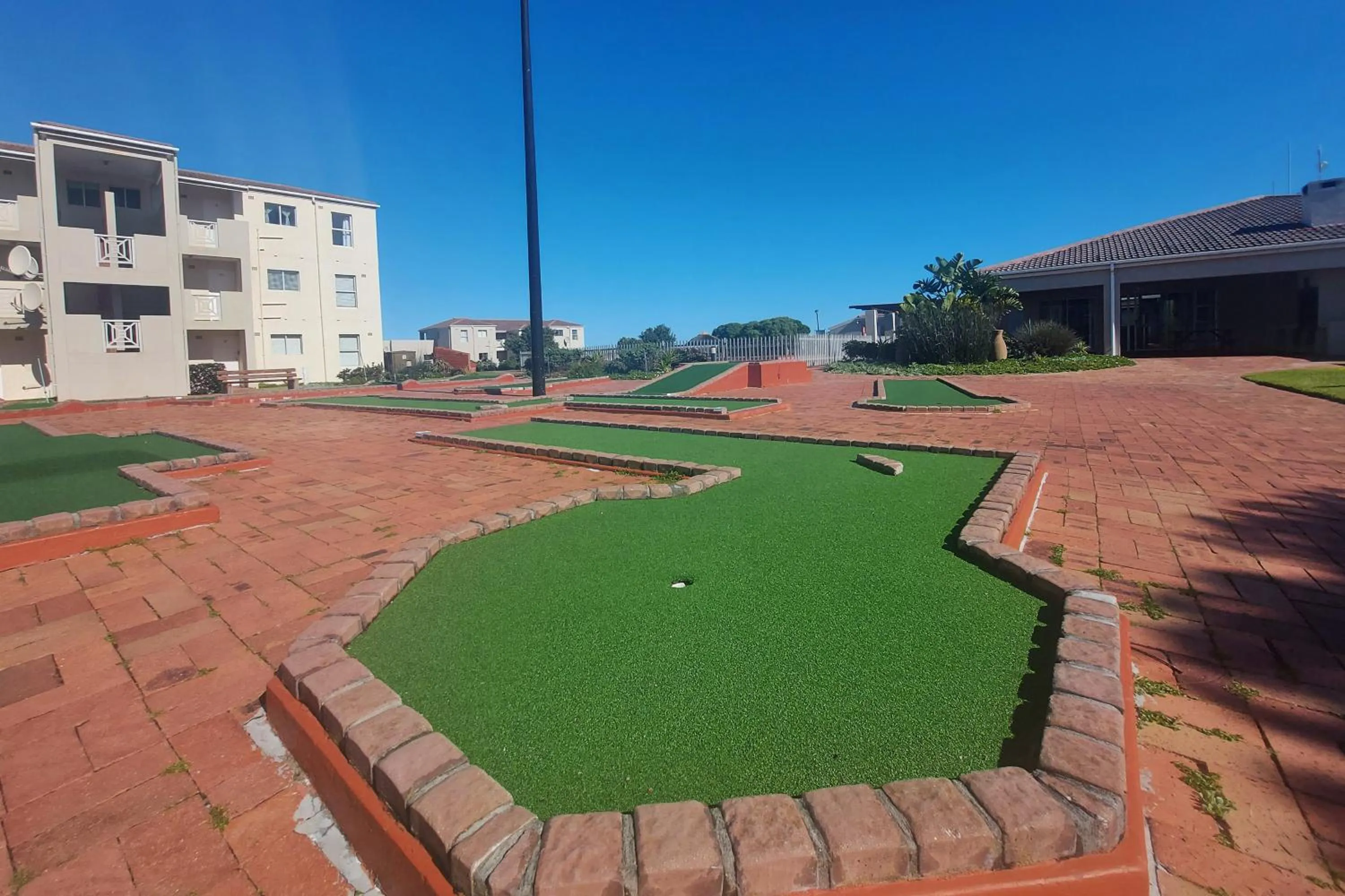 Minigolf in First Group Hermanus Beach Club