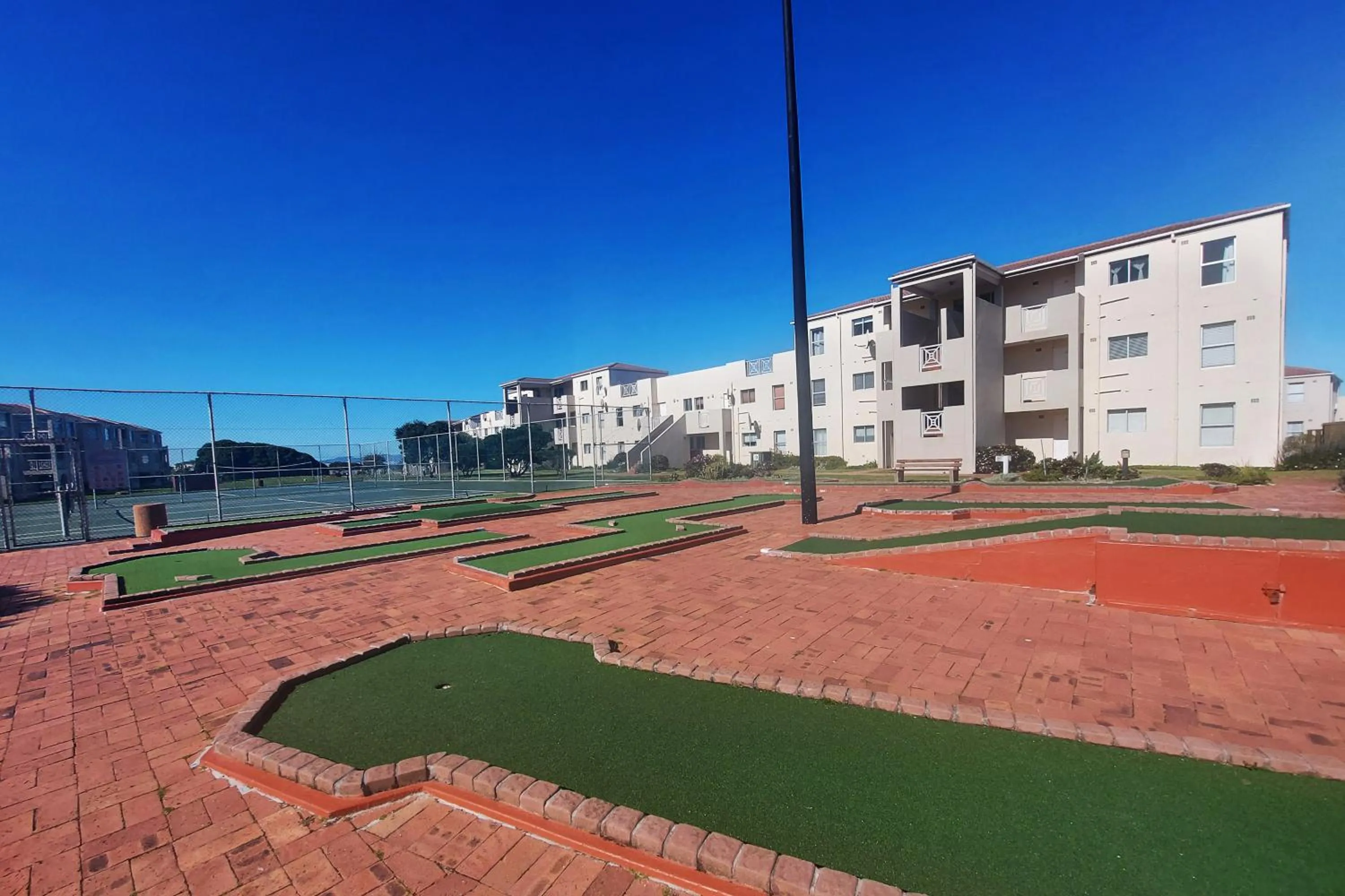 Minigolf in First Group Hermanus Beach Club