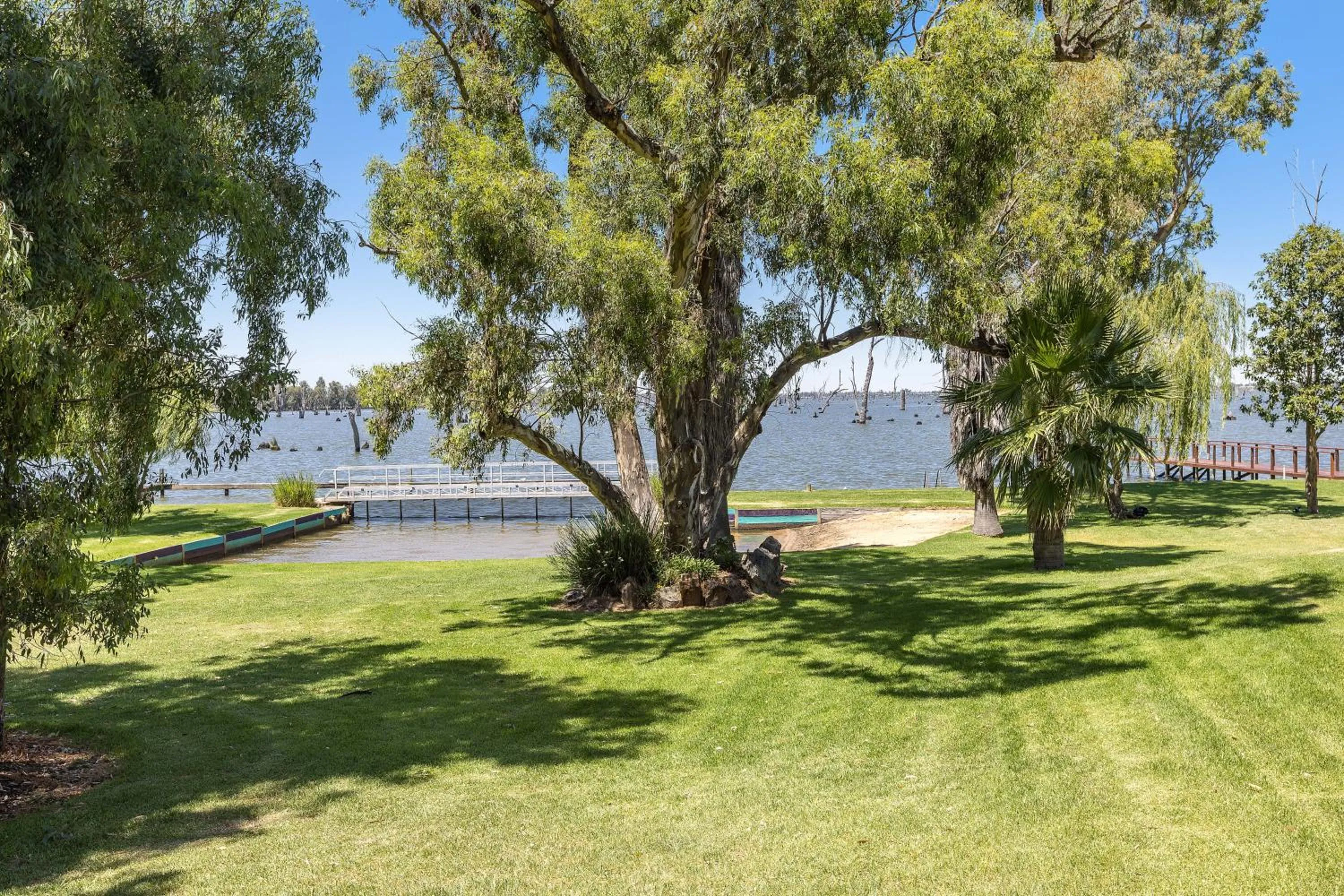 River view in Tasman Holiday Parks - Lake Mulwala