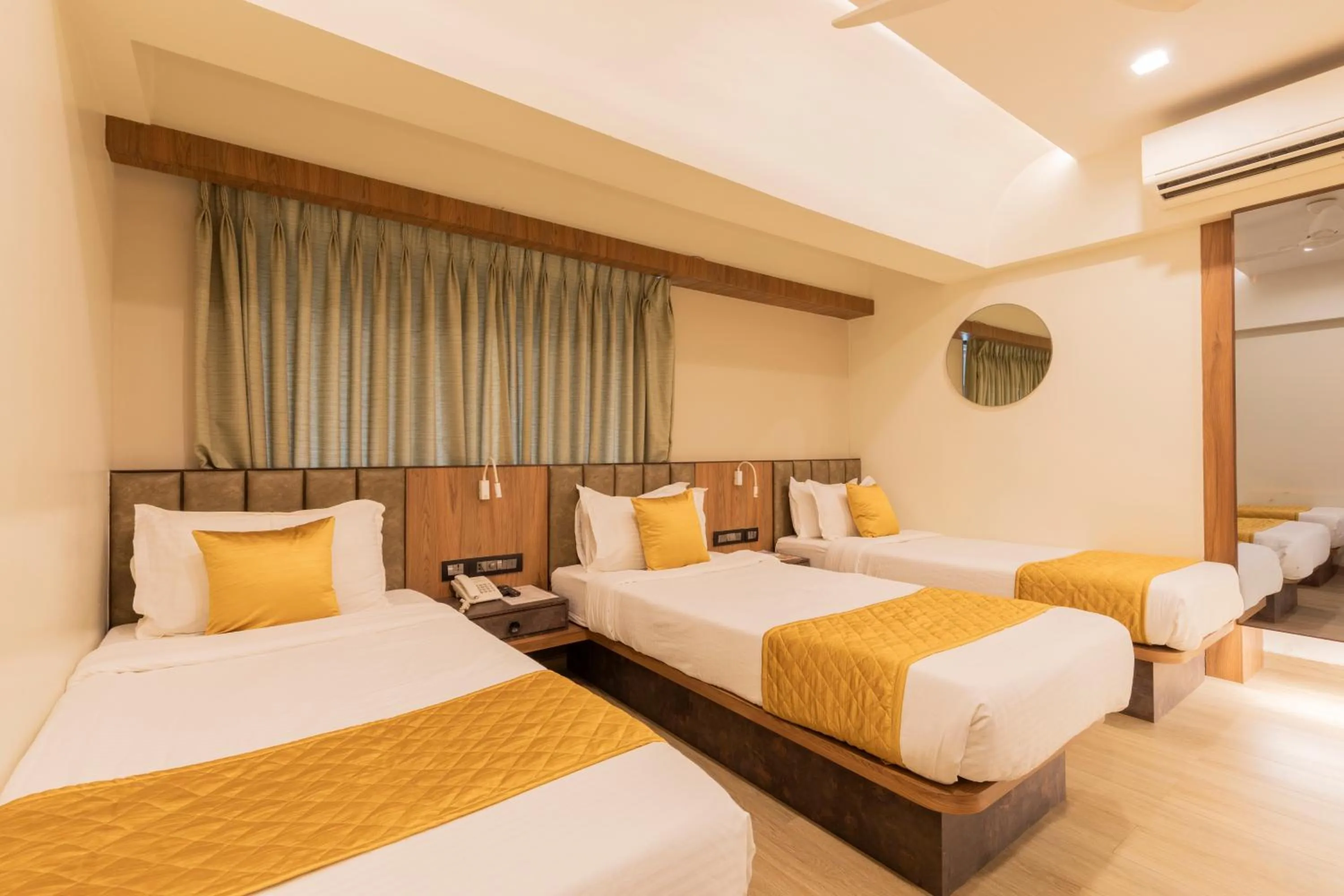 Photo of the whole room, Bed in Hotel Olten