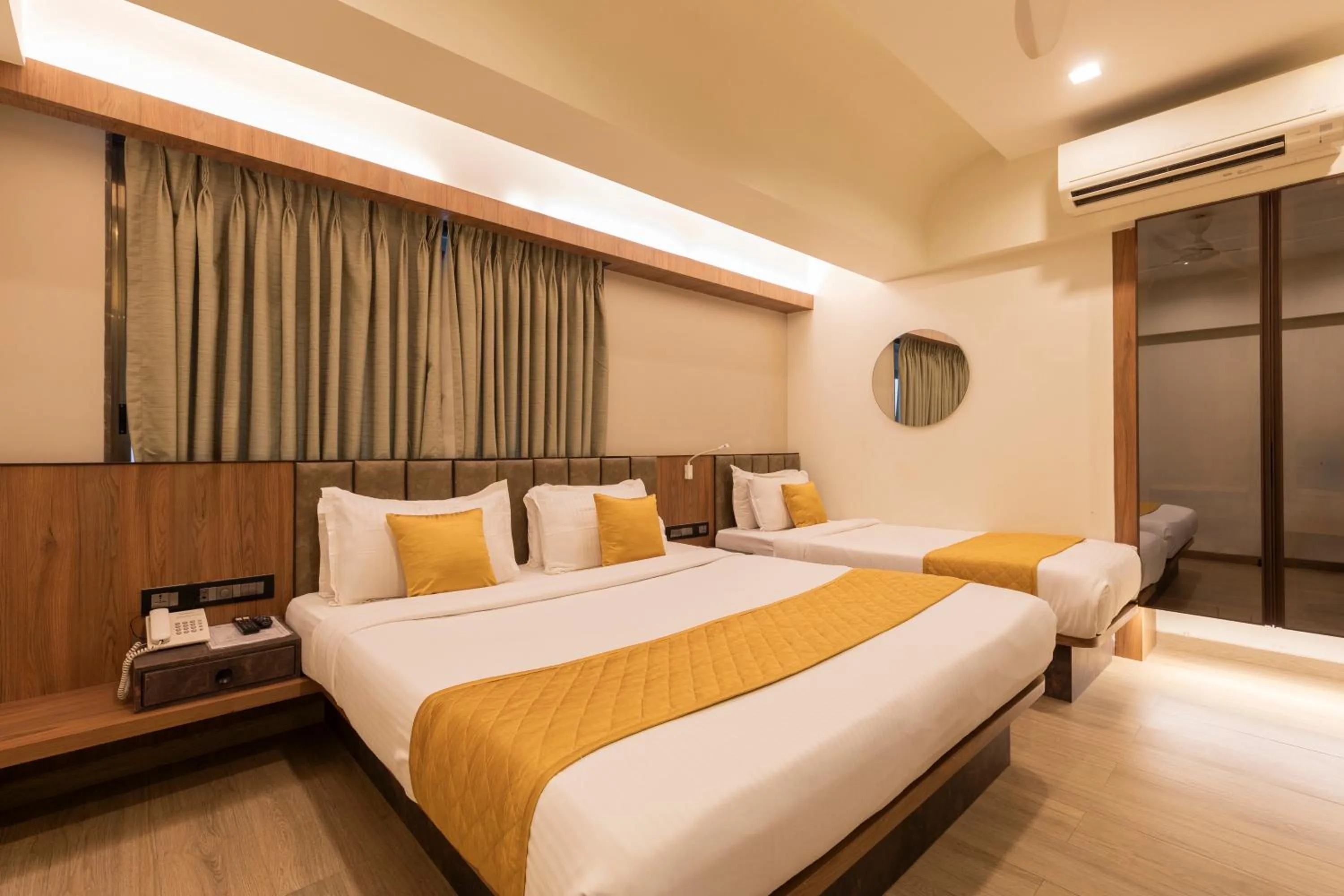 Photo of the whole room, Bed in Hotel Olten