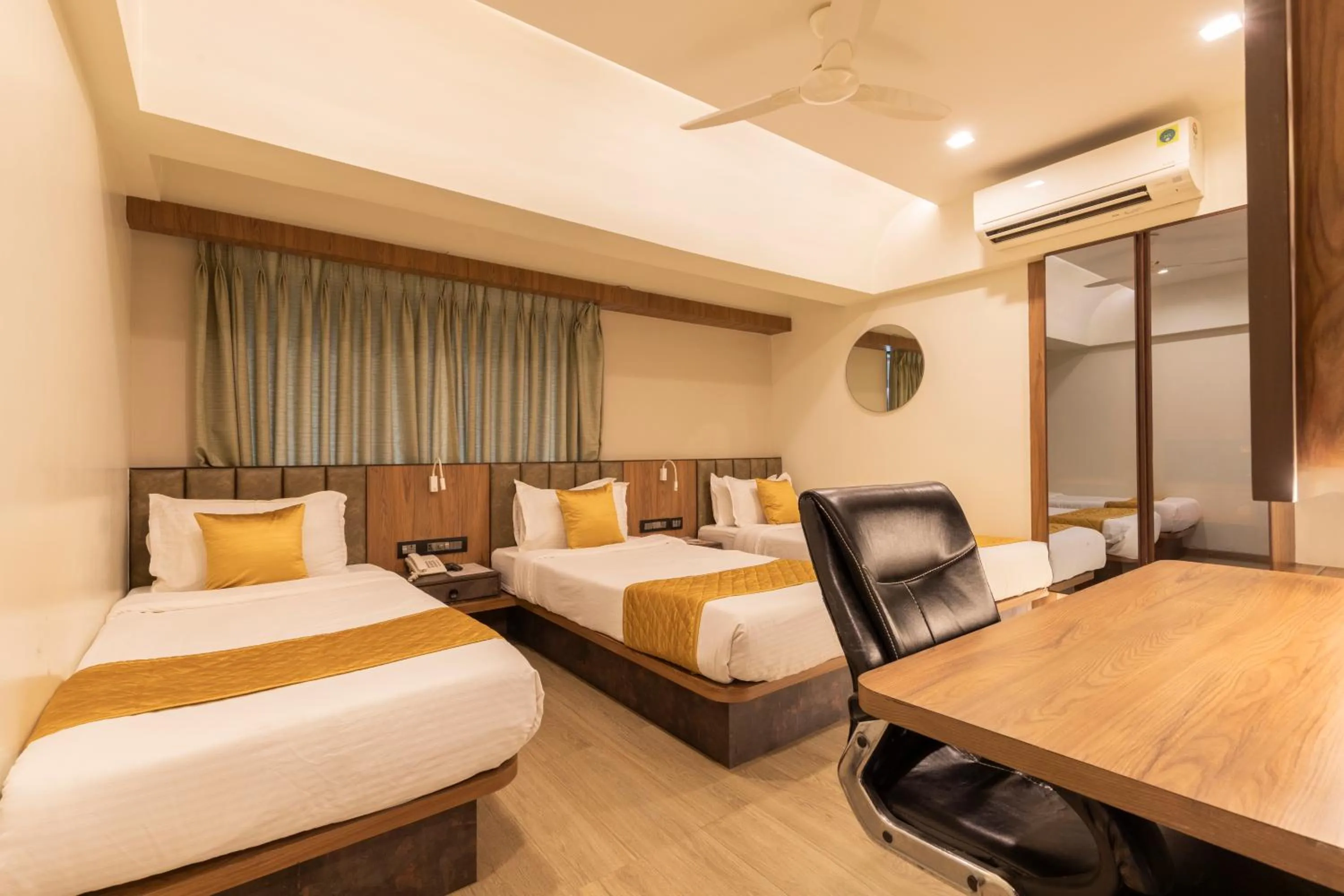 Photo of the whole room, Bed in Hotel Olten