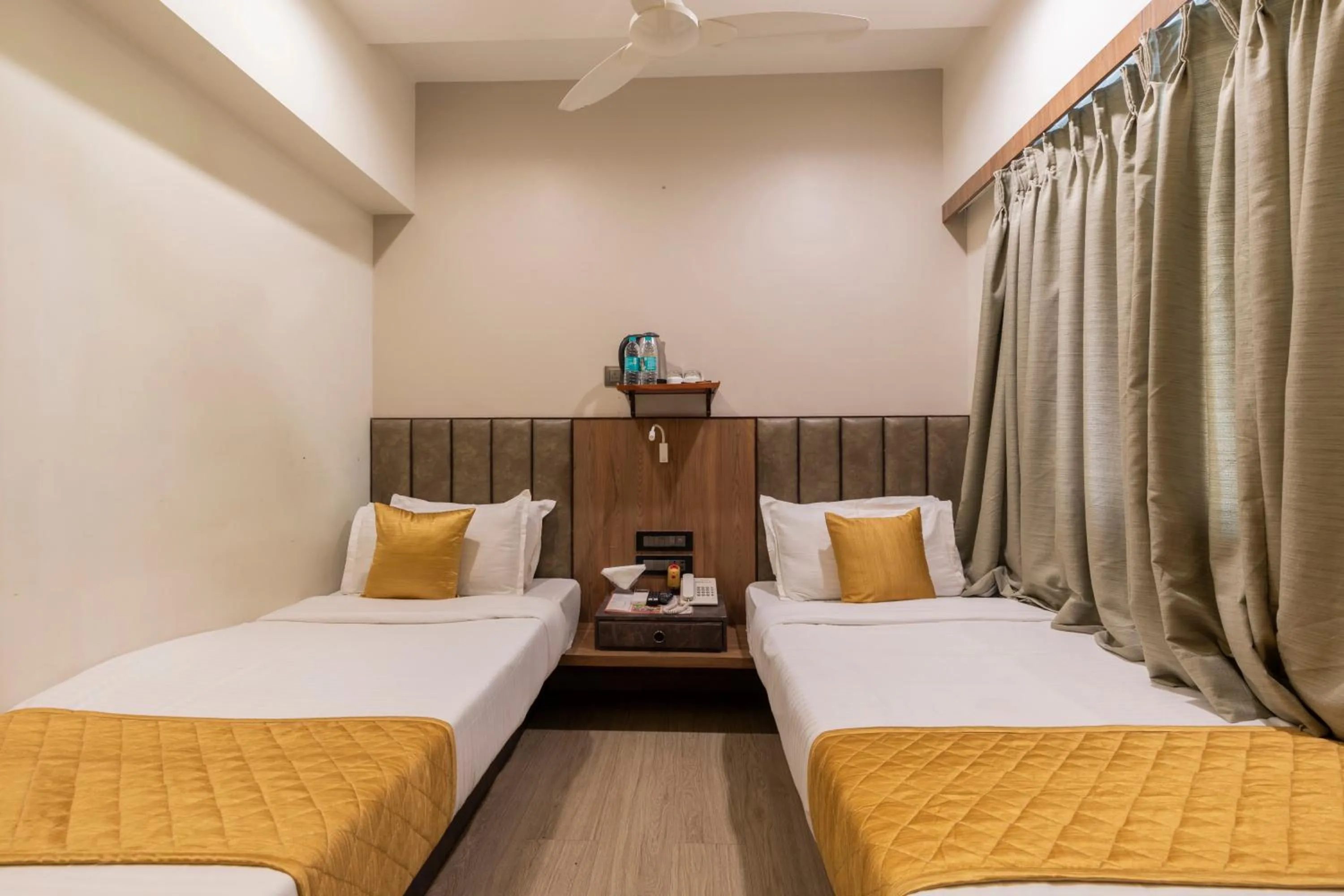 Bedroom, Bed in Hotel Olten