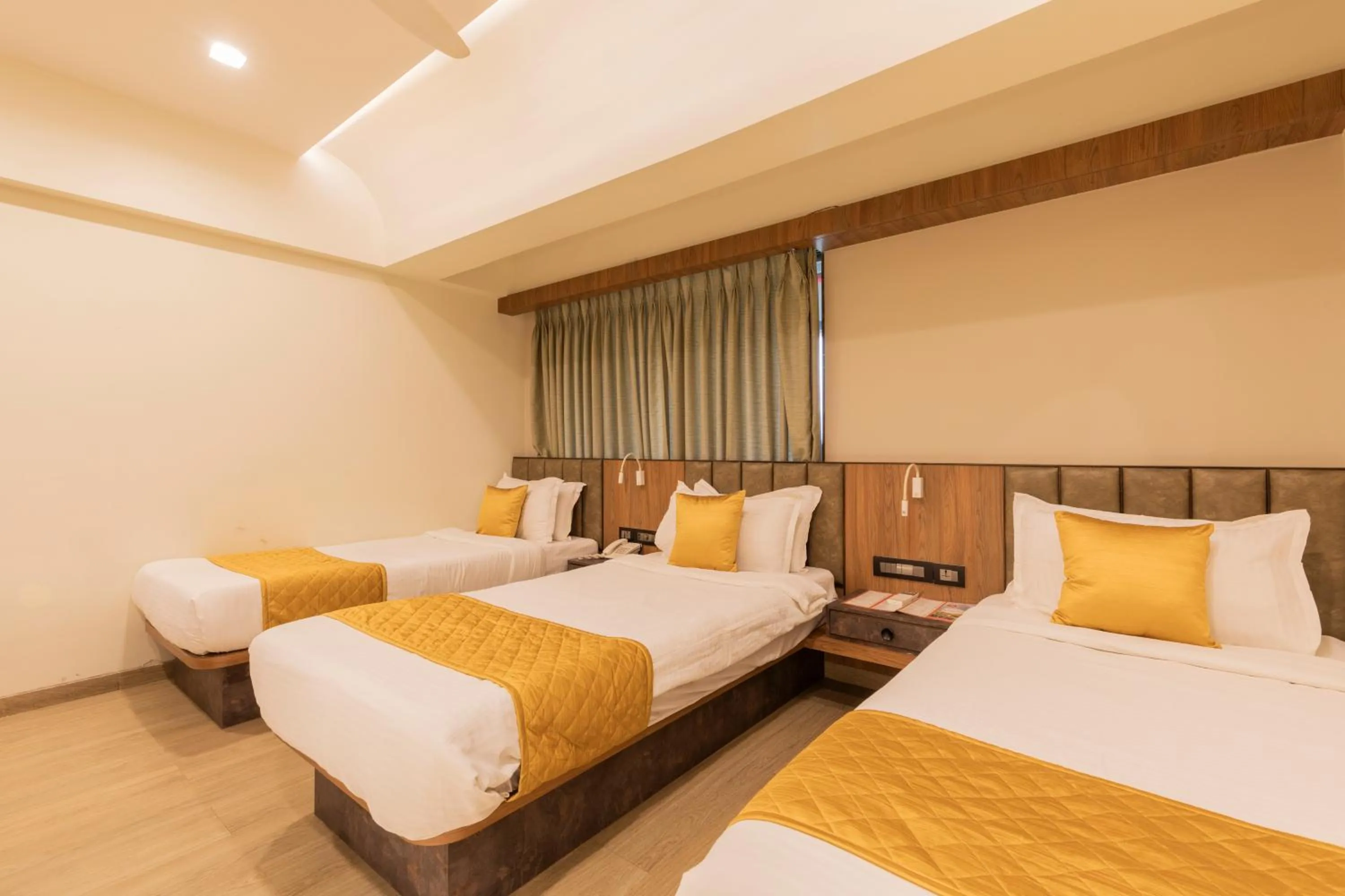 Photo of the whole room, Bed in Hotel Olten