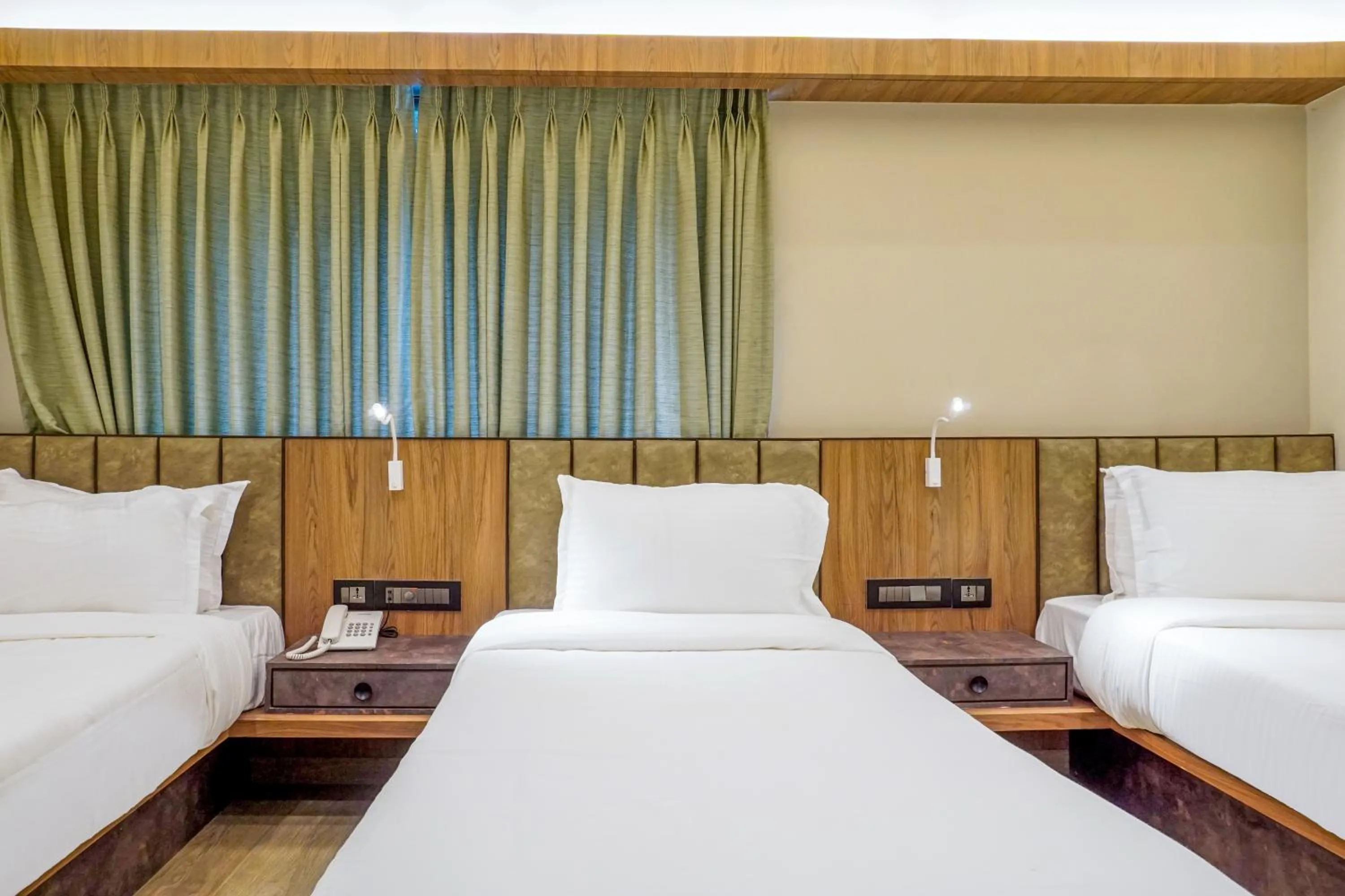 Bedroom, Bed in Hotel Olten