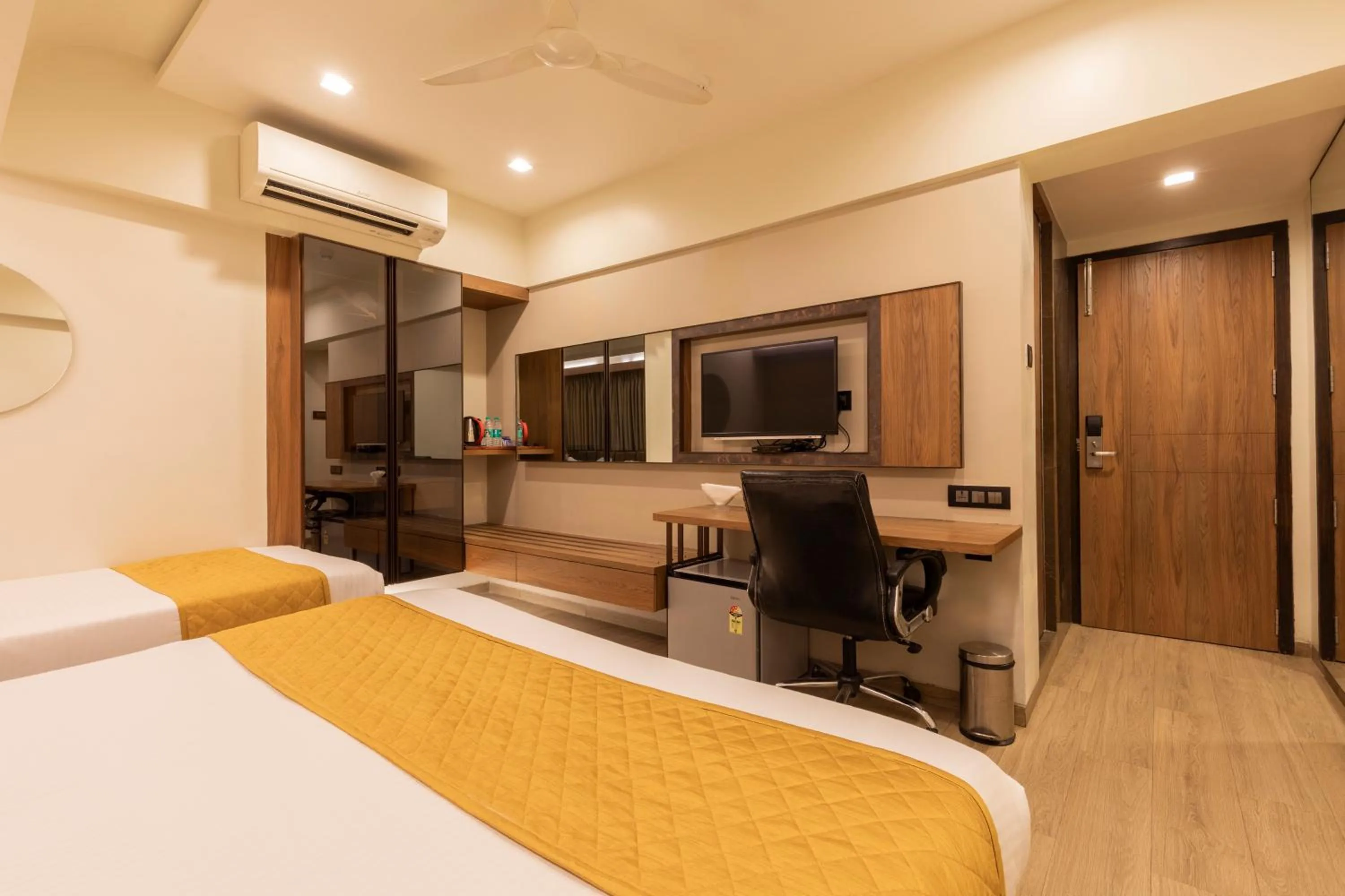 Photo of the whole room, Bed in Hotel Olten