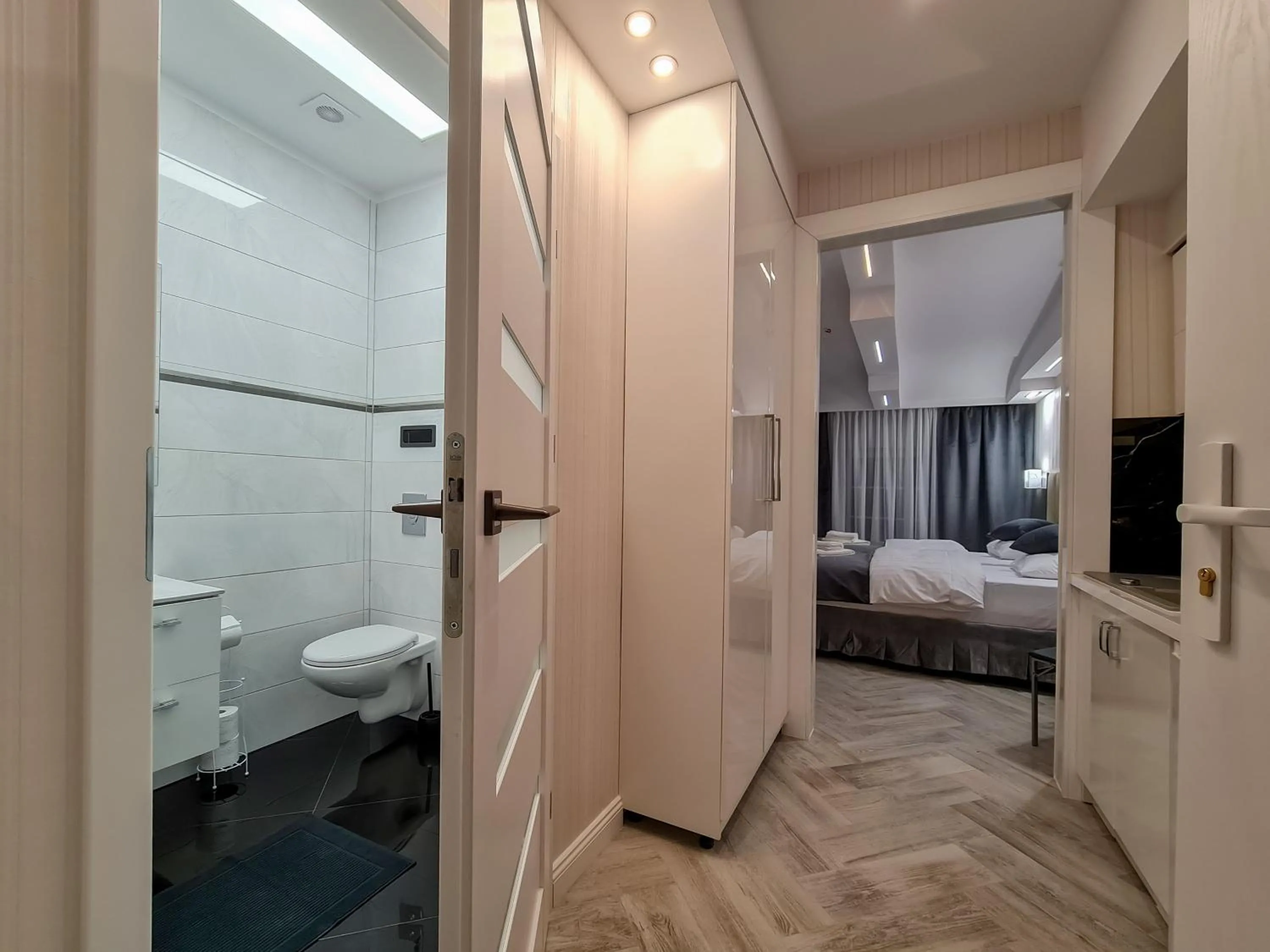 Shower, Bed in Apartamenty Hayduk