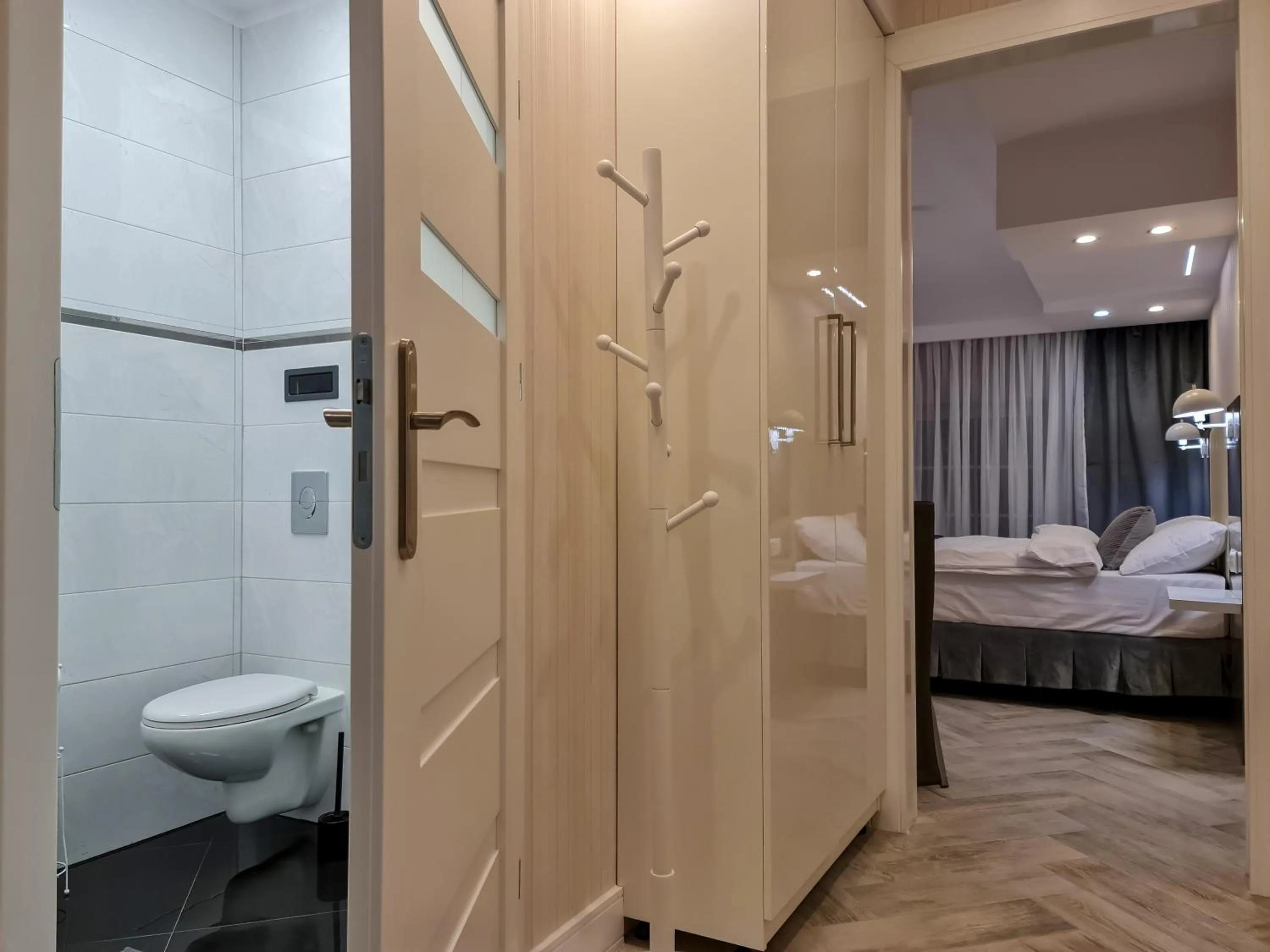 Shower, Bed in Apartamenty Hayduk