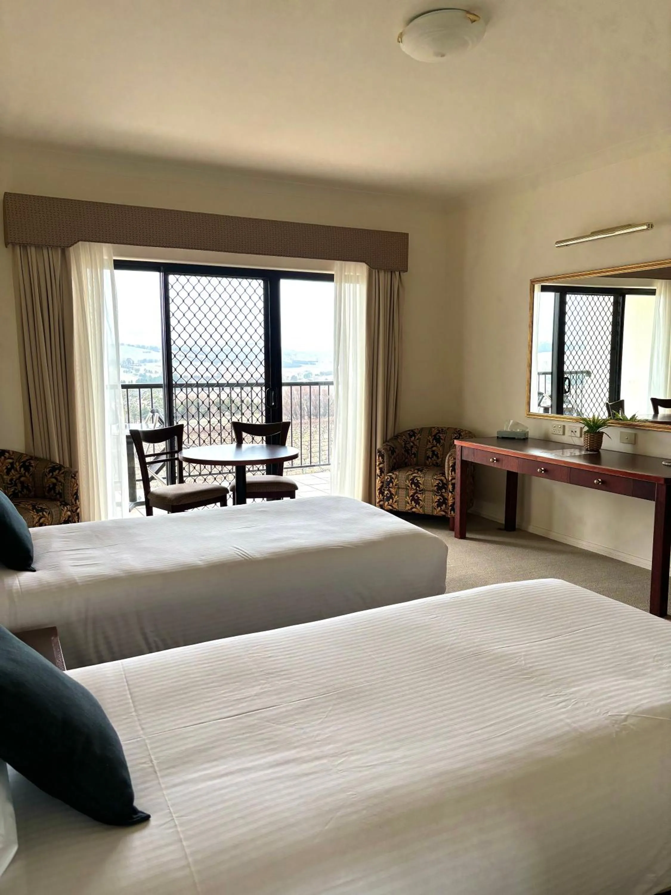 Photo of the whole room, Bed in Turners Vineyard Motel