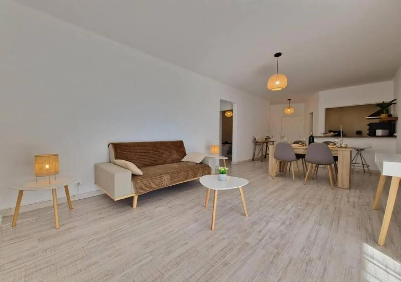 Balcony/Terrace in Modern flat with sea view and direct beach access