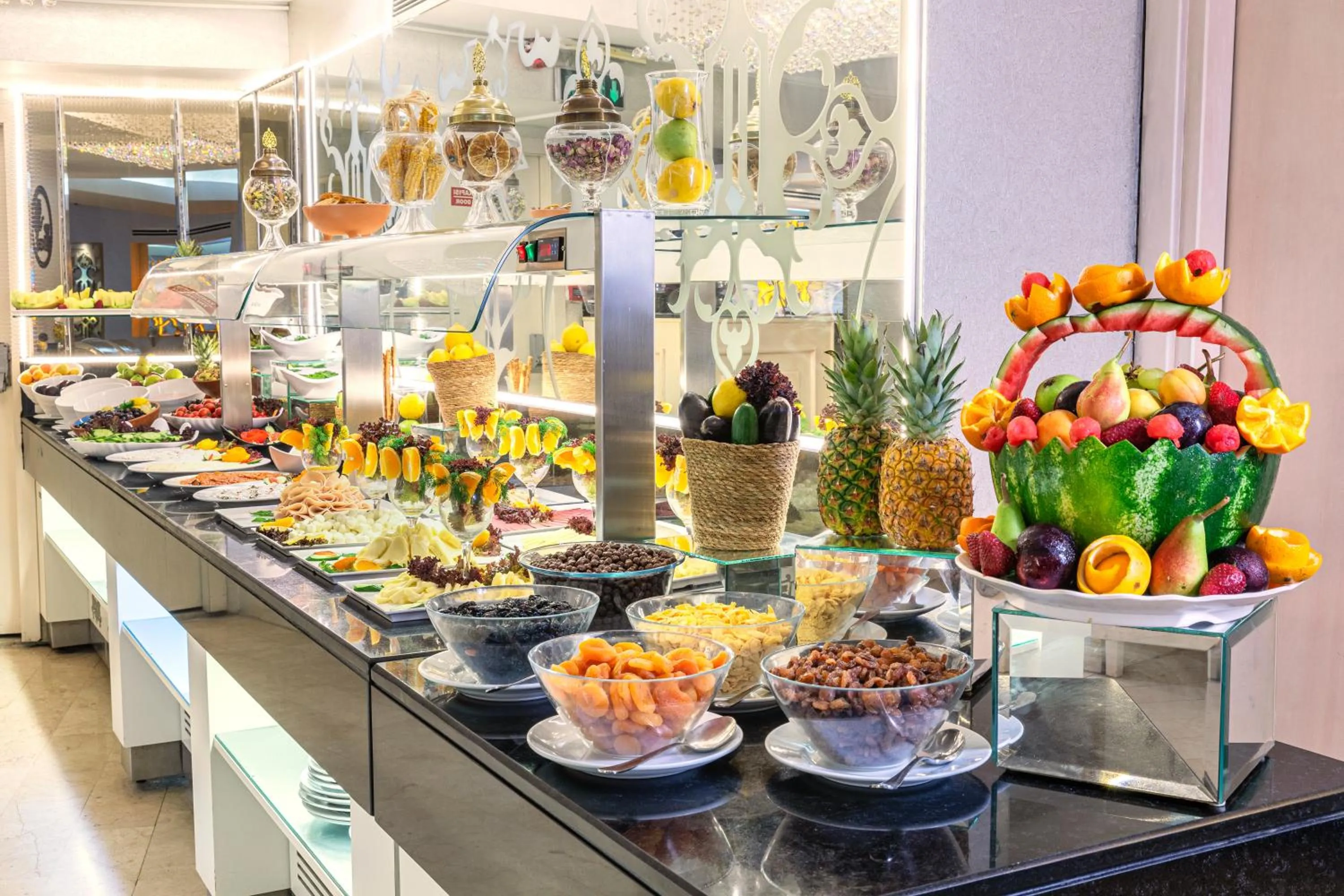 Buffet breakfast in Hotel Ipek Palas