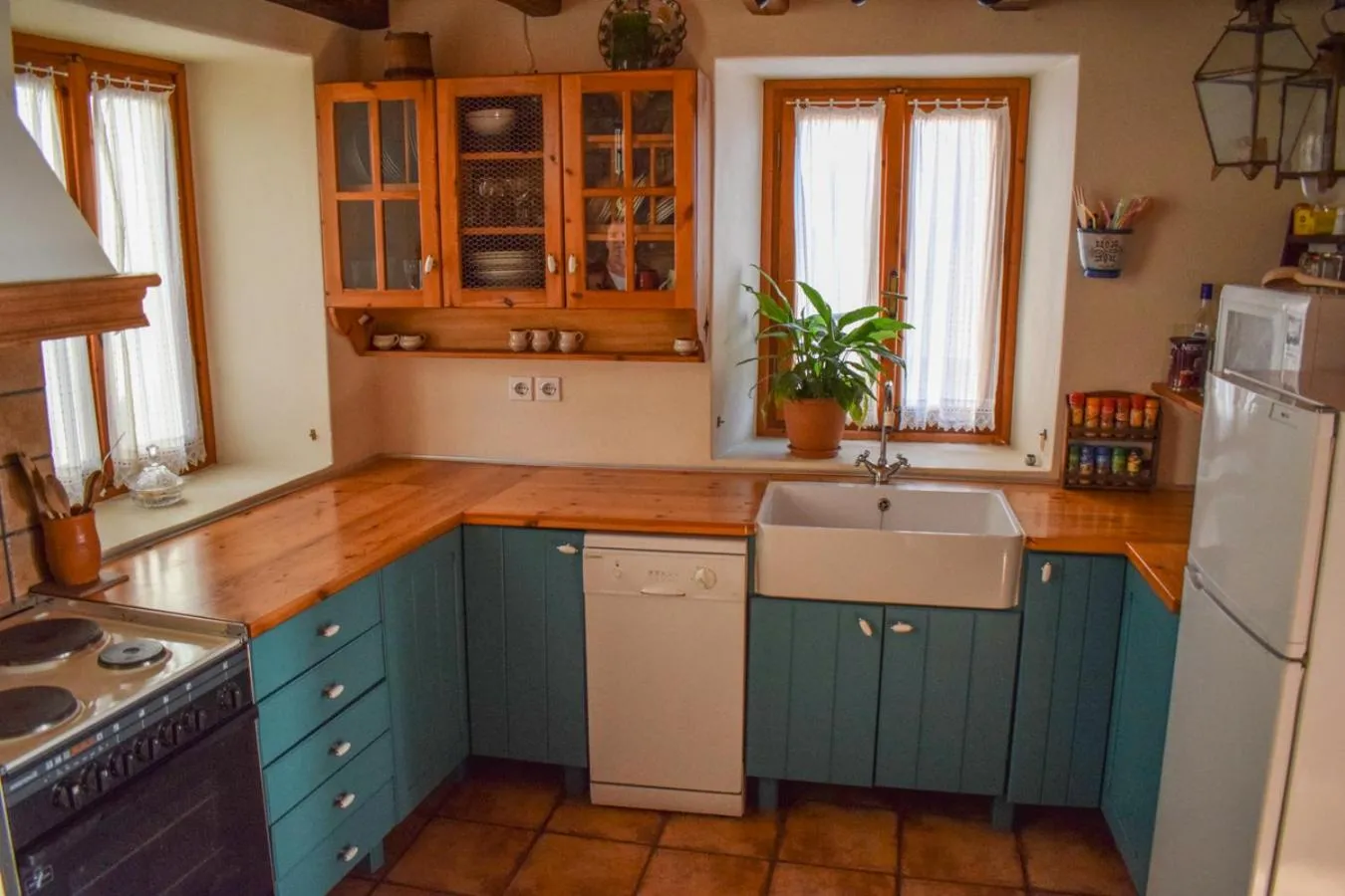 Communal kitchen in Captain's View
