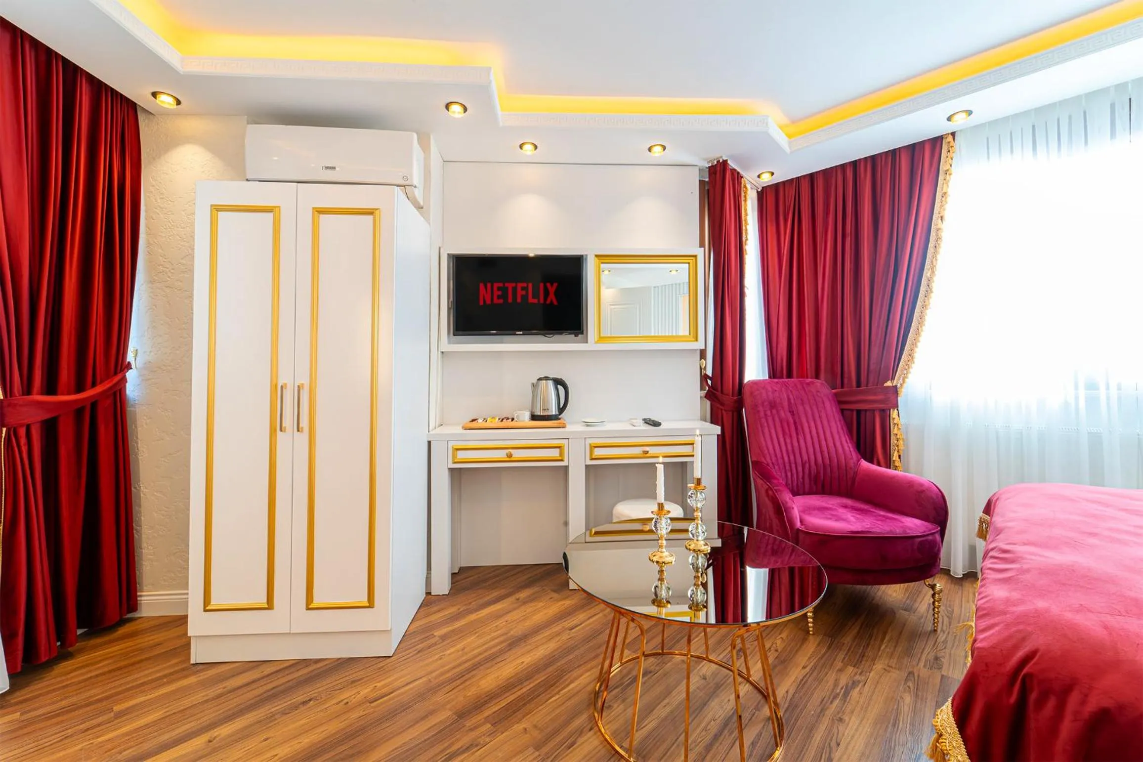 Seating area, Bed in Ayasofya Hotel - Special Class