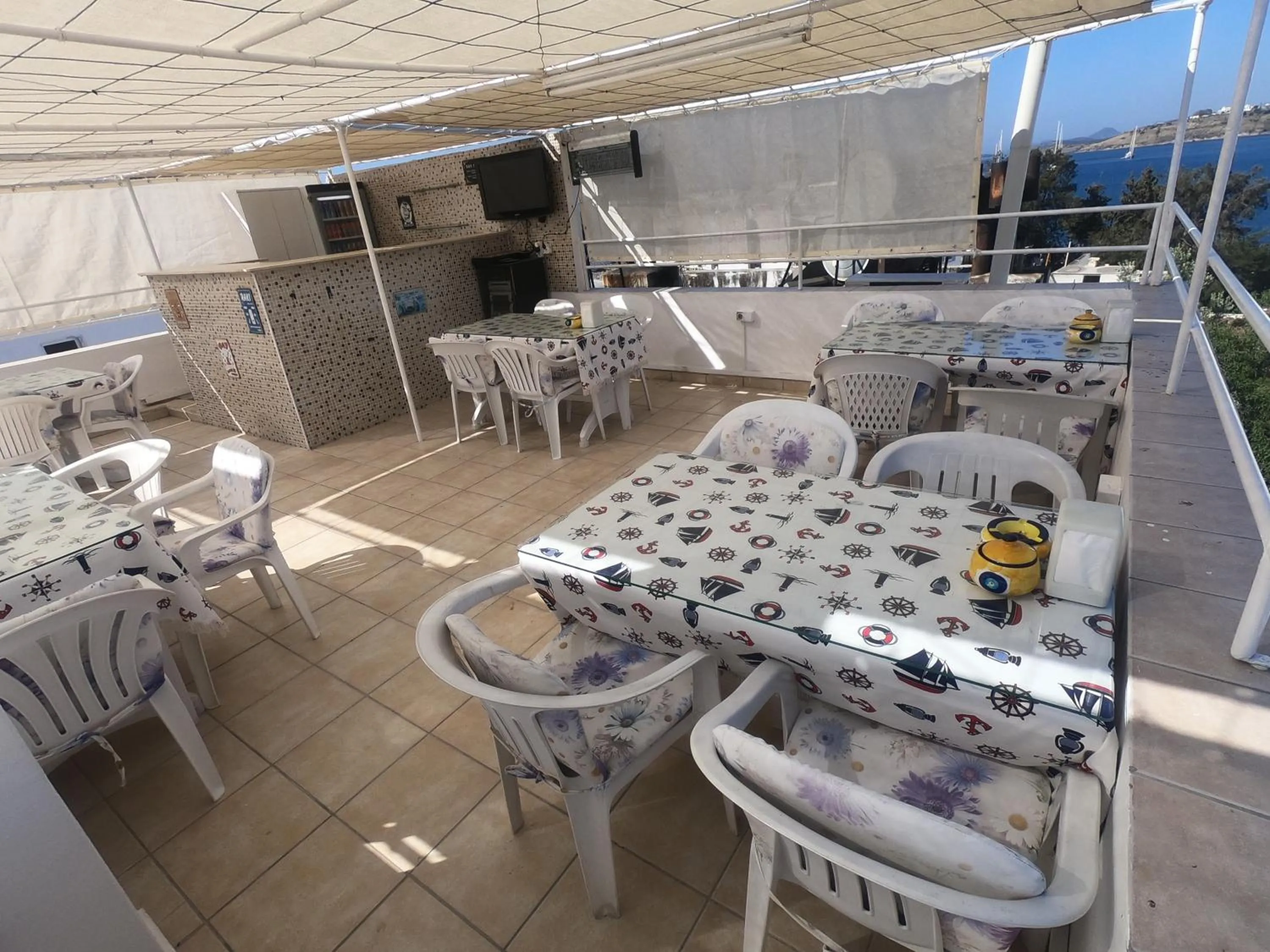 Communal lounge/ TV room in Merhaba Pansiyon