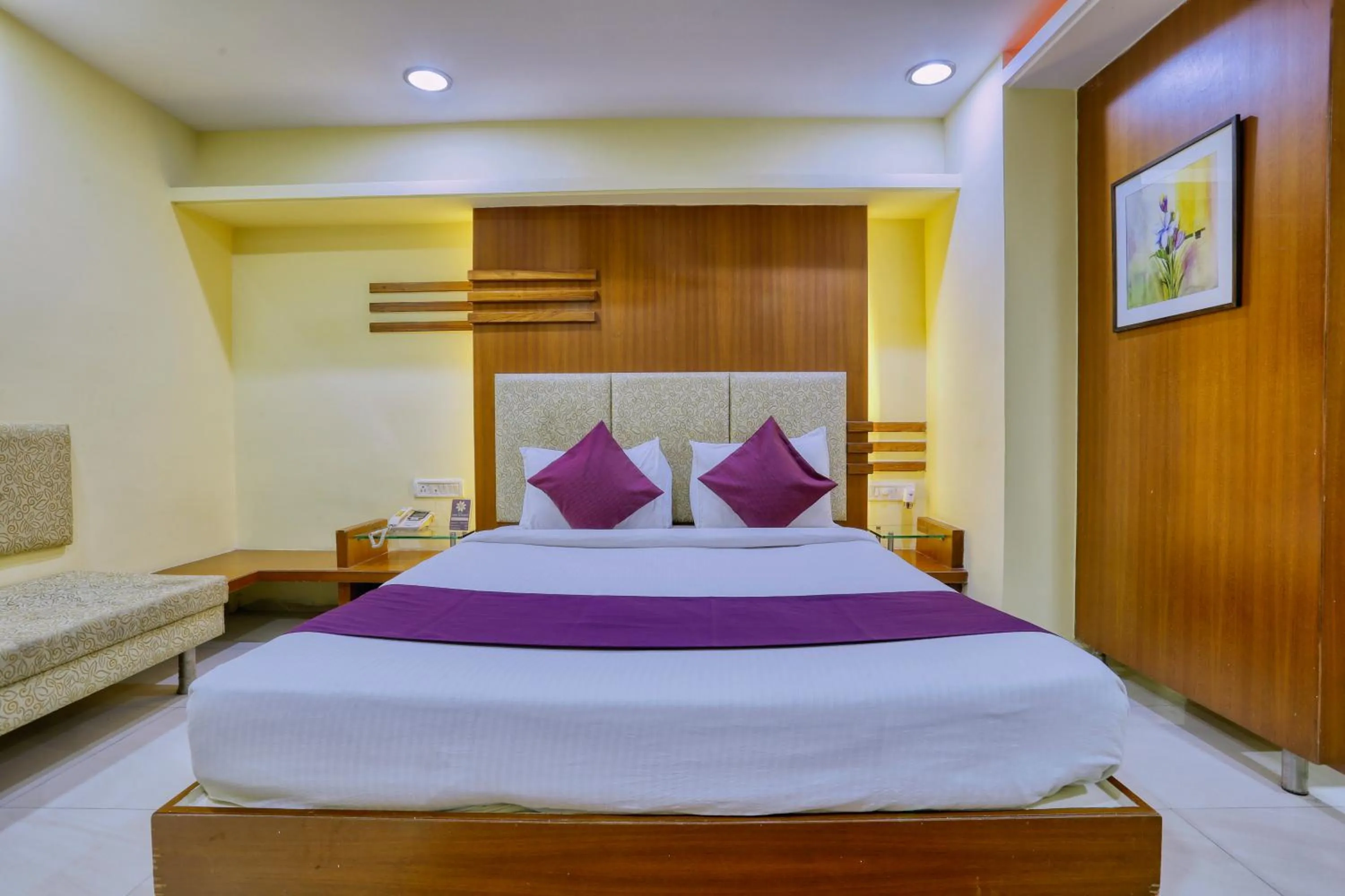 Bed in Hotel Amrit Residency