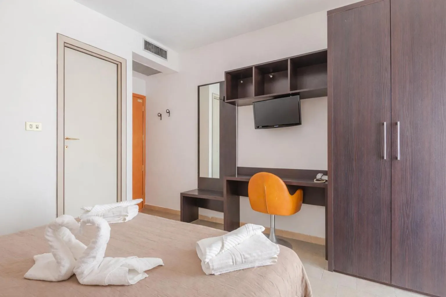 Bed in Hotel Marebello