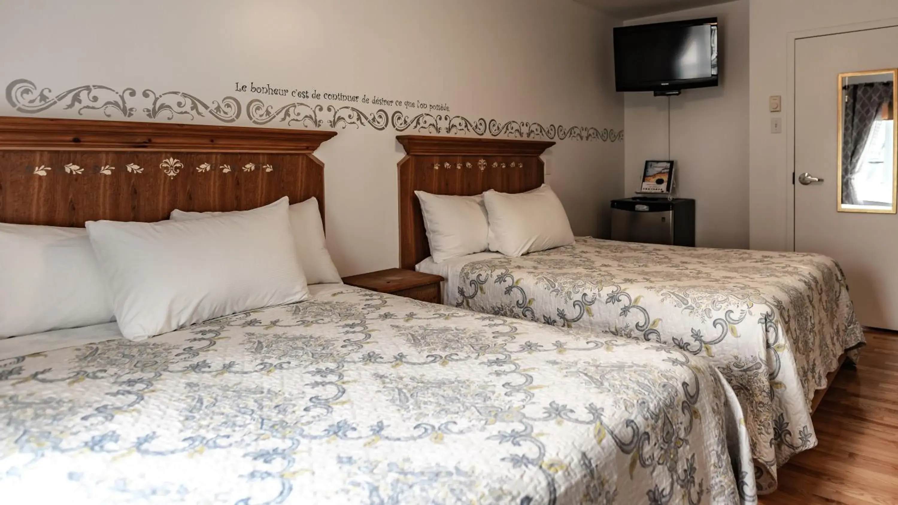 Economy Quadruple Room in Auberge Akamaraska Economy Quadruple Room in Auberge Akamaraska