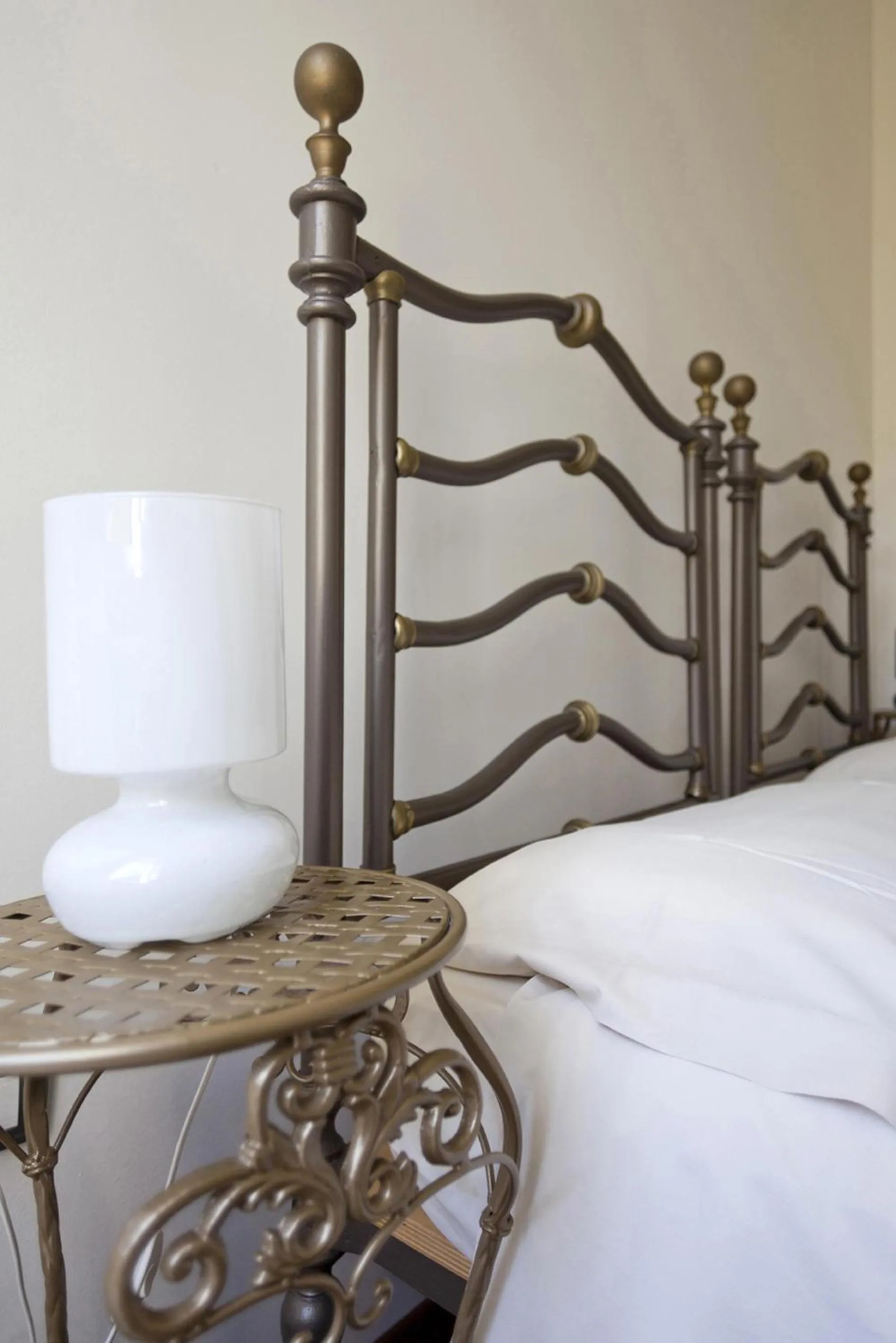 Decorative detail, Bed in La Canarina Bed & Breakfast