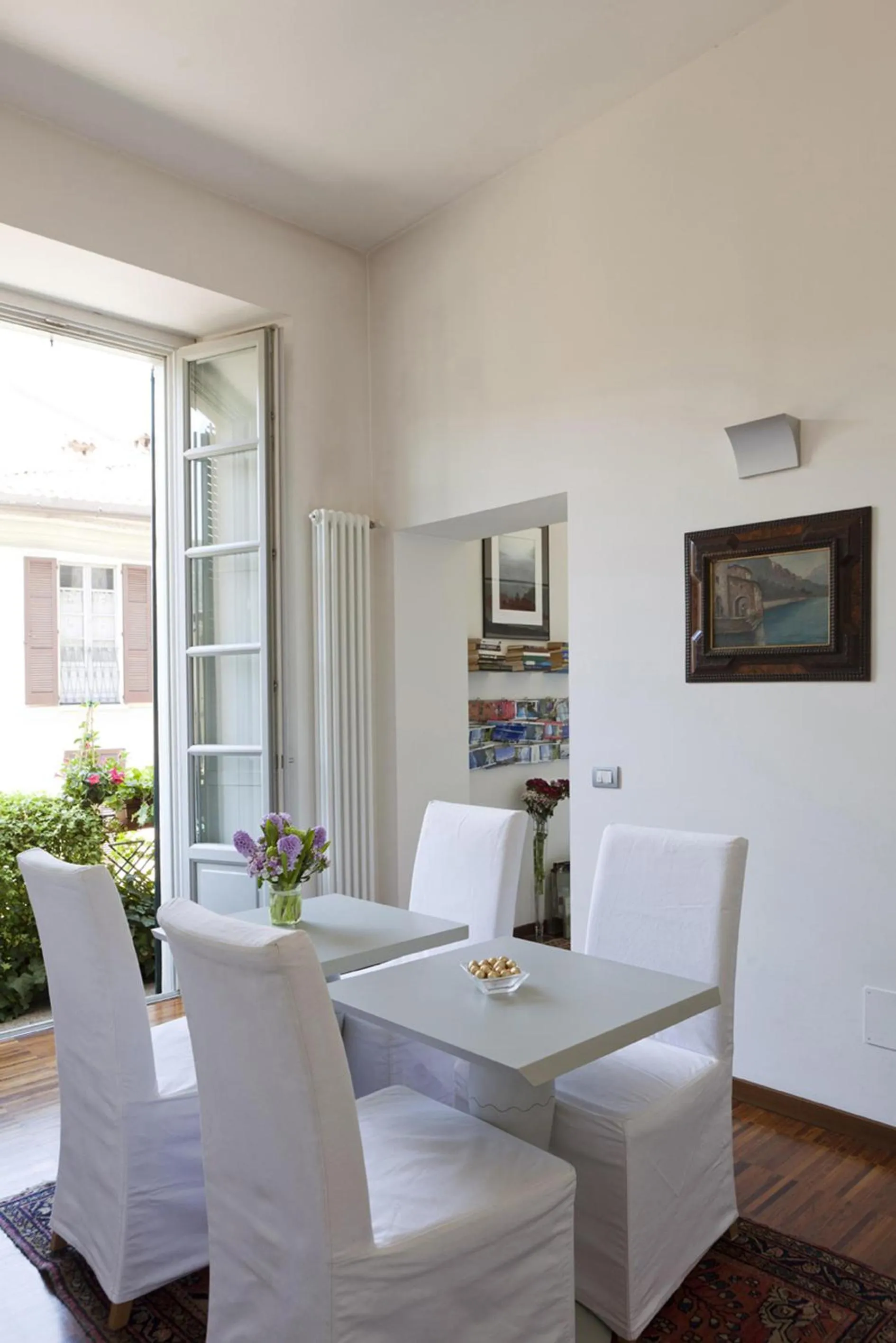 Restaurant/places to eat in La Canarina Bed & Breakfast