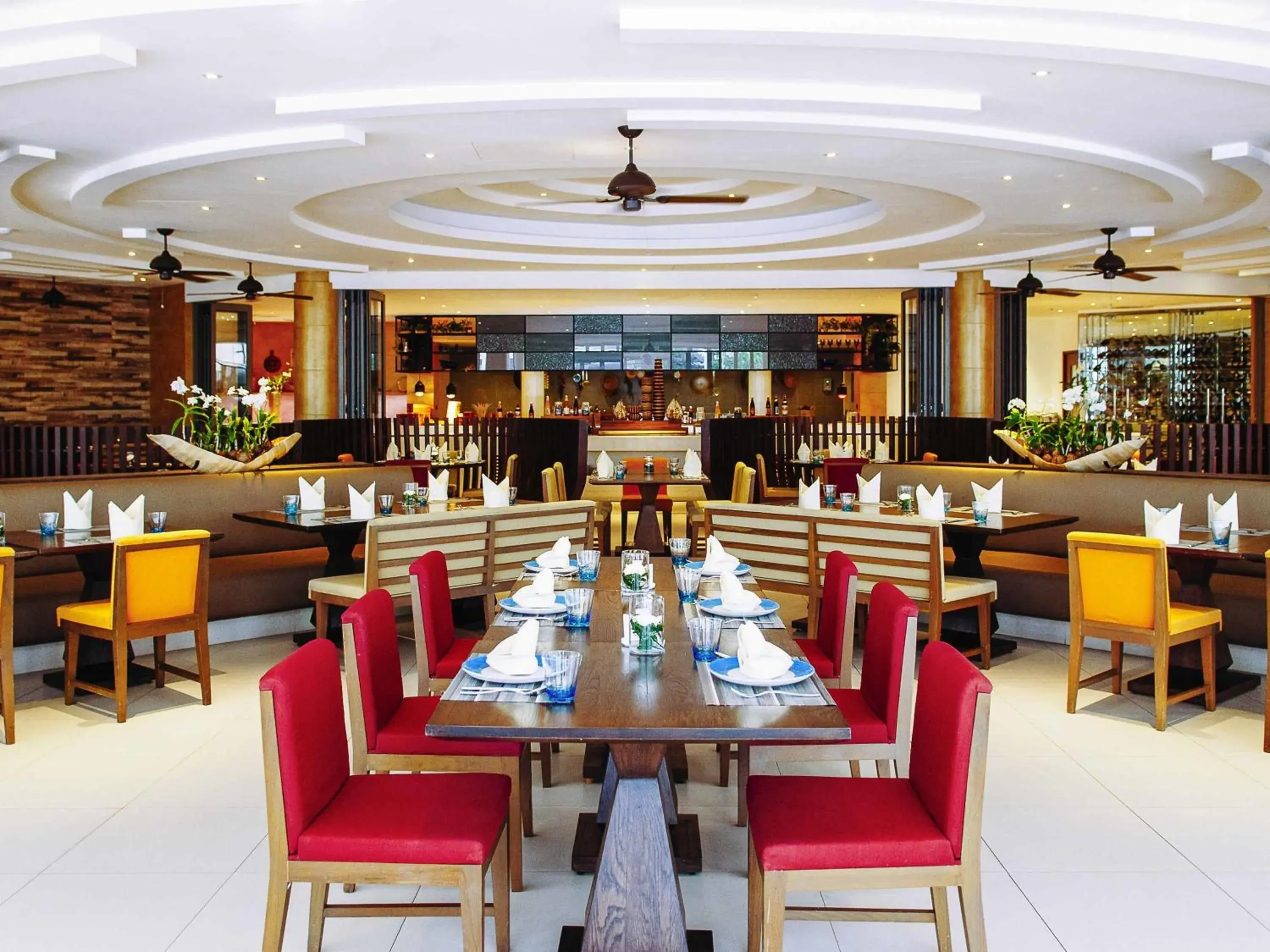 Restaurant/places to eat in Grand Mercure Phuket Patong Restaurant/places to eat in Grand Mercure Phuket Patong