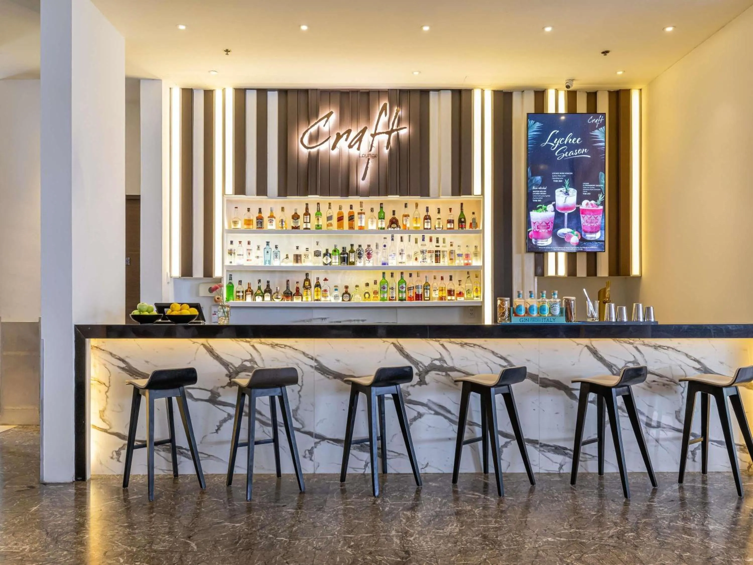 Lounge or bar in Grand Mercure Phuket Patong