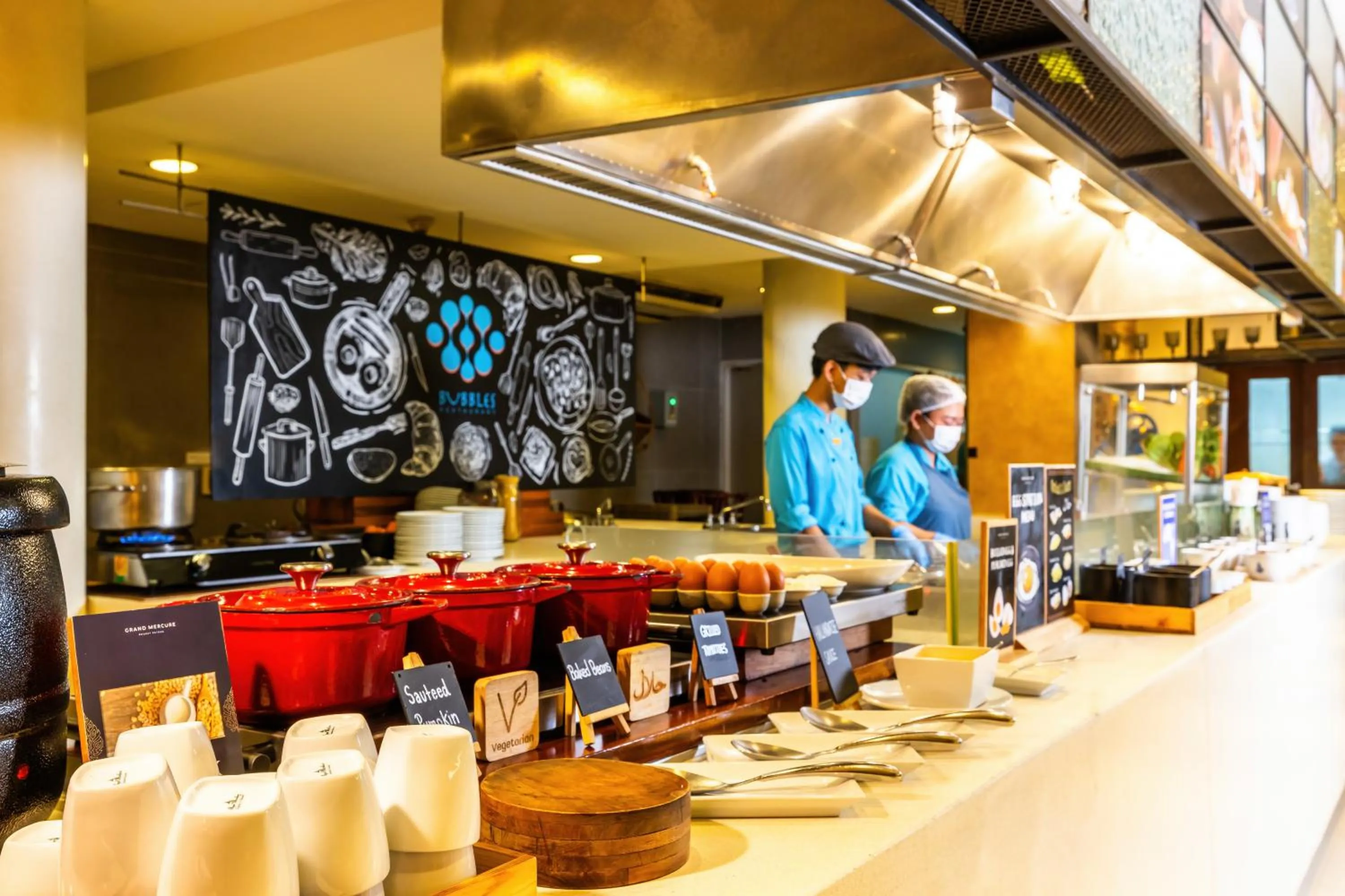 Restaurant/places to eat in Grand Mercure Phuket Patong