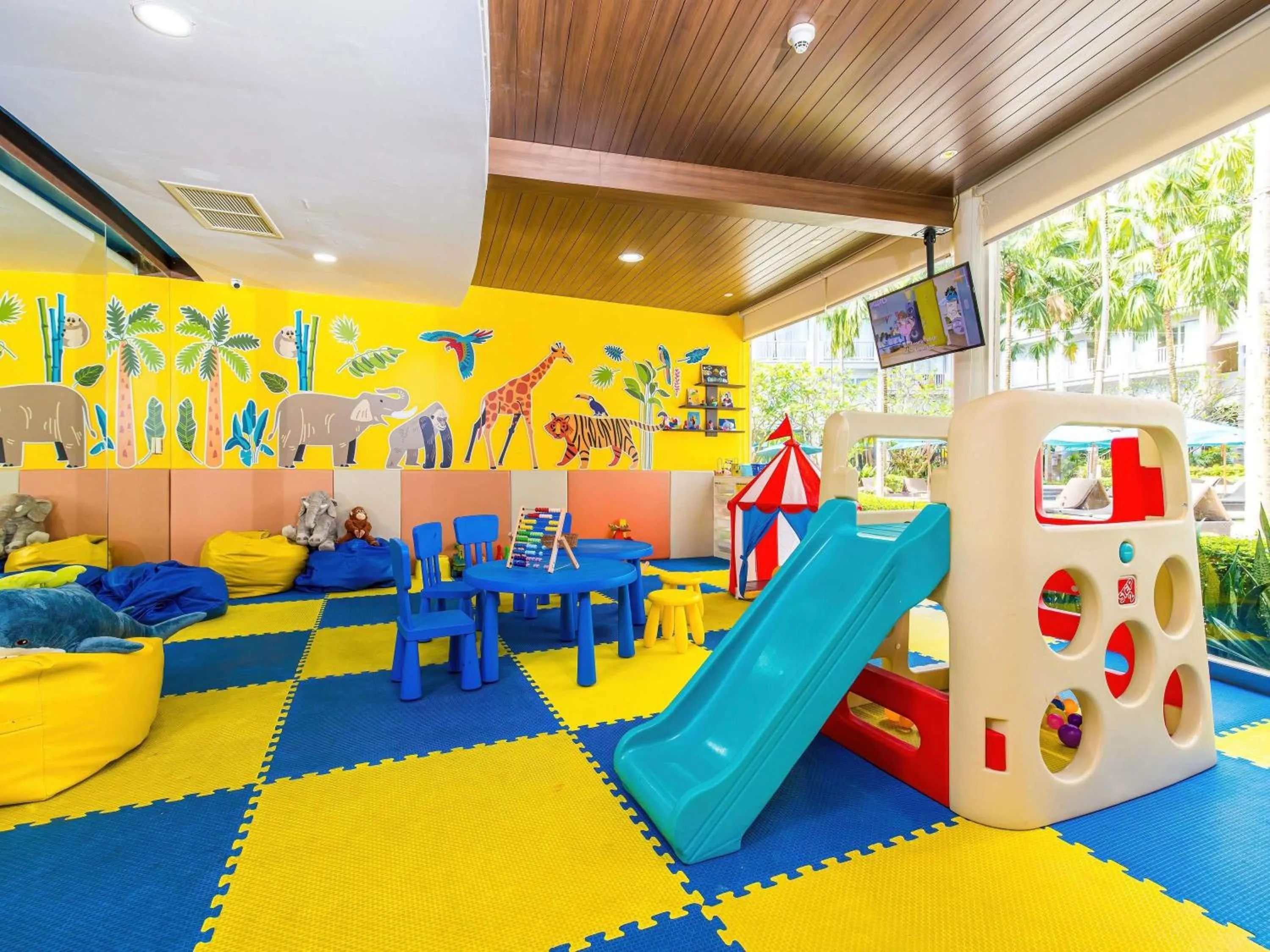 Property building in Grand Mercure Phuket Patong