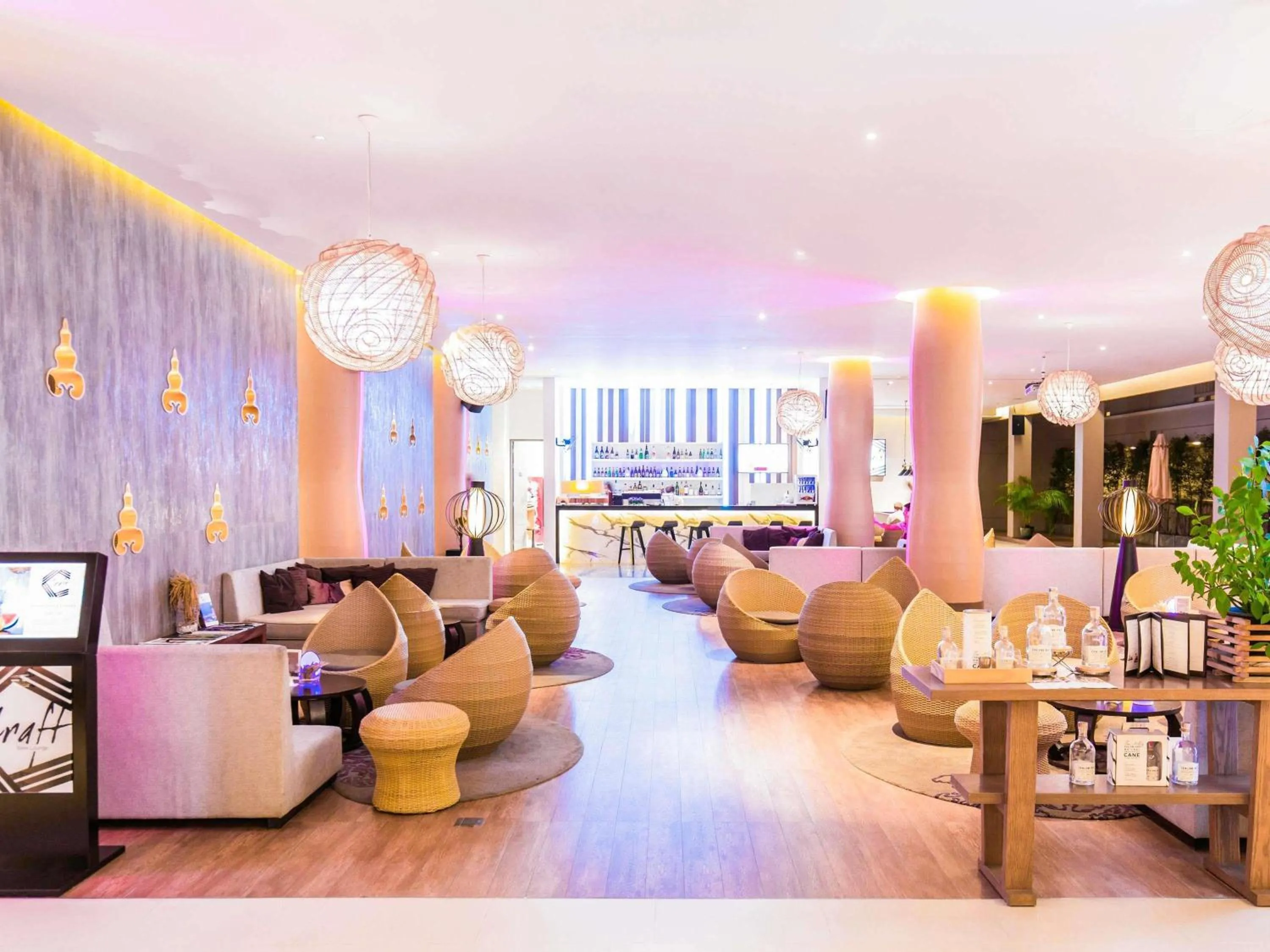 Lounge or bar in Grand Mercure Phuket Patong