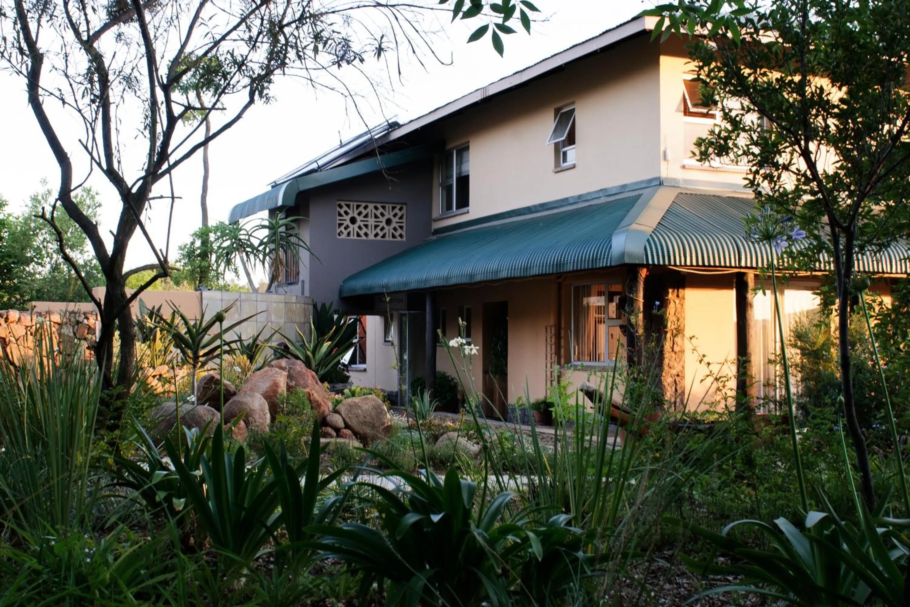 Facade/entrance in Country Park Guest House - Muldersdrift