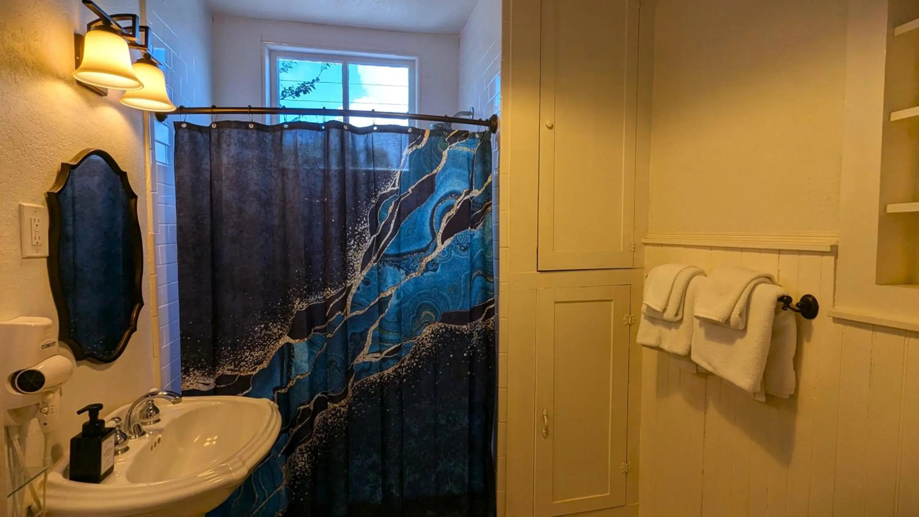 Bathroom in The 1890 Freeman House