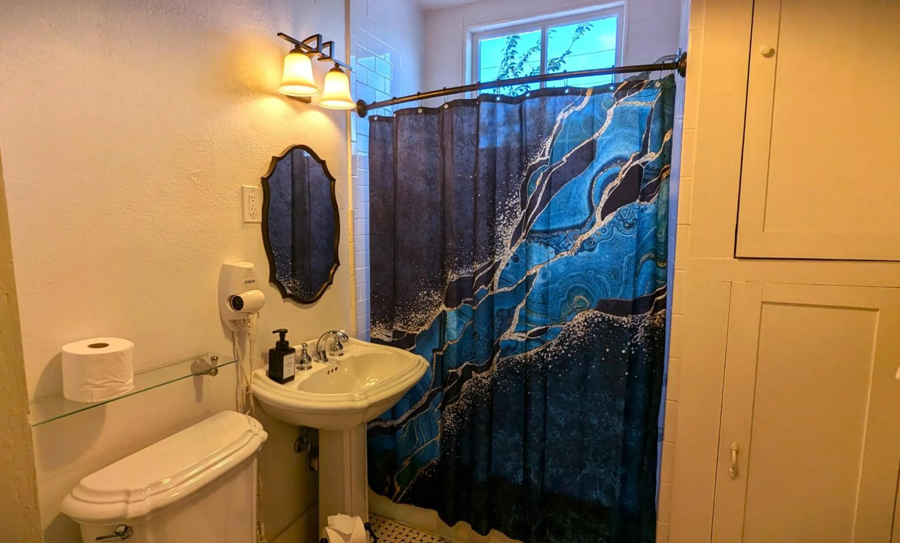 Bathroom in The 1890 Freeman House