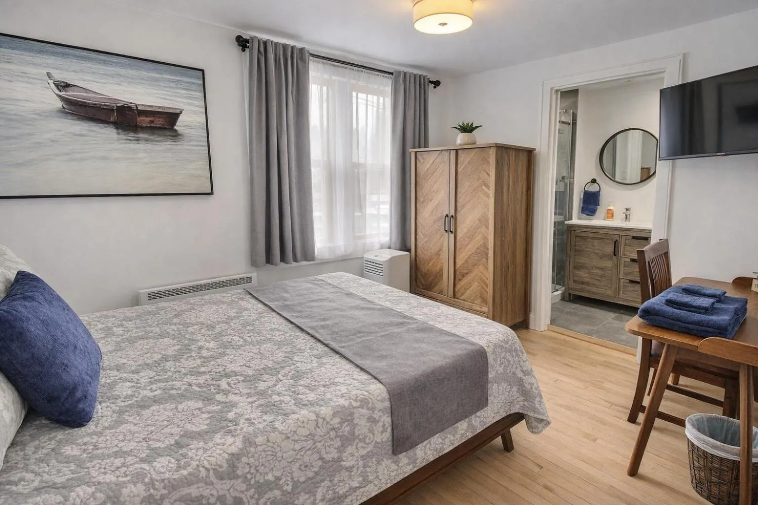 Bedroom, Bed in Auberge L'Orpailleur