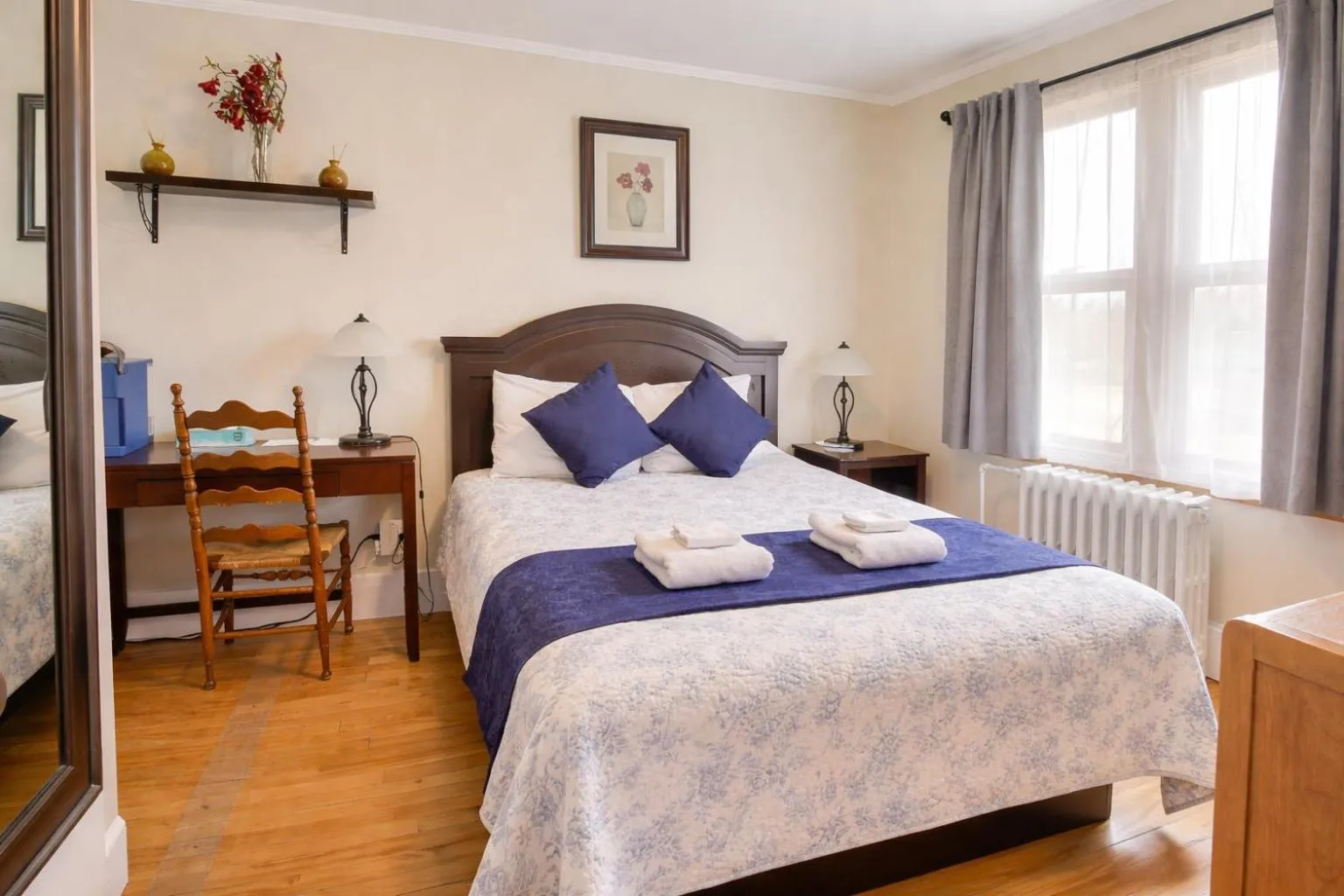 Bed in Auberge L'Orpailleur