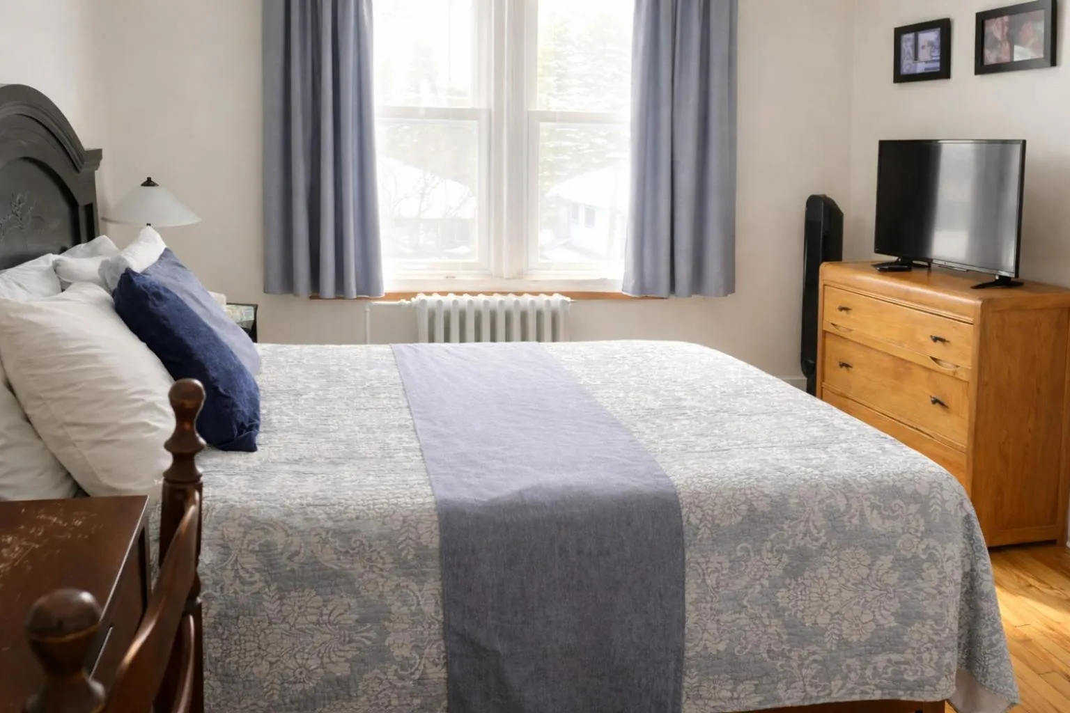 Bedroom, Bed in Auberge L'Orpailleur