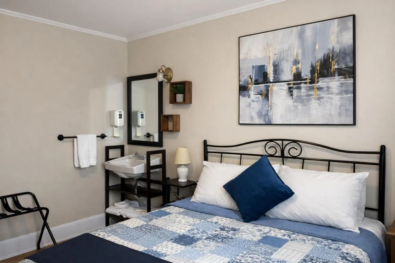 Bedroom, Bed in Auberge L'Orpailleur